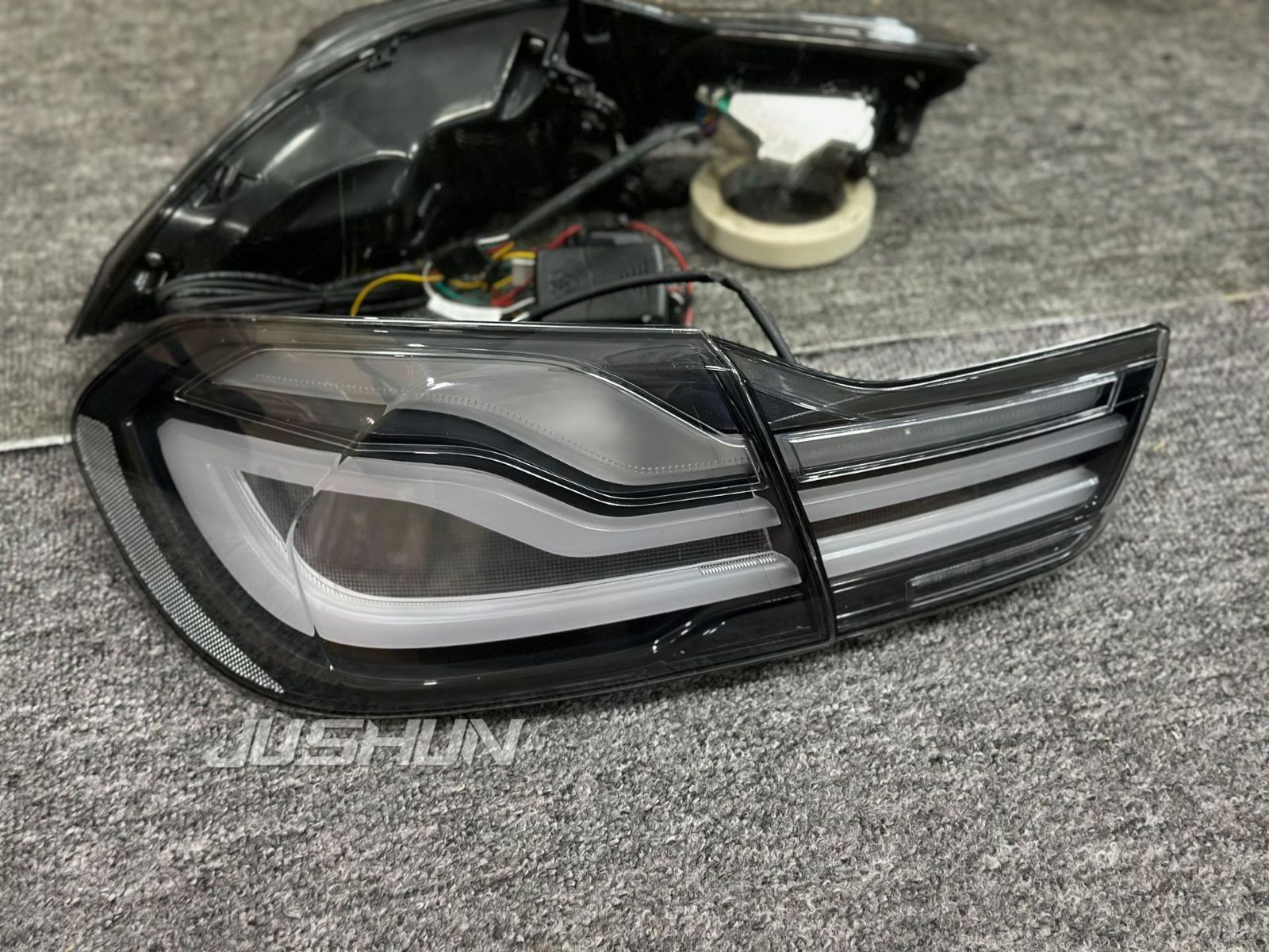 2013-2020年モデルBMW 4シリーズF32 尾灯総成 改装ブラック＆ホワイトLEDデイタイムランニングランプ ブレーキウィンカー 10.02