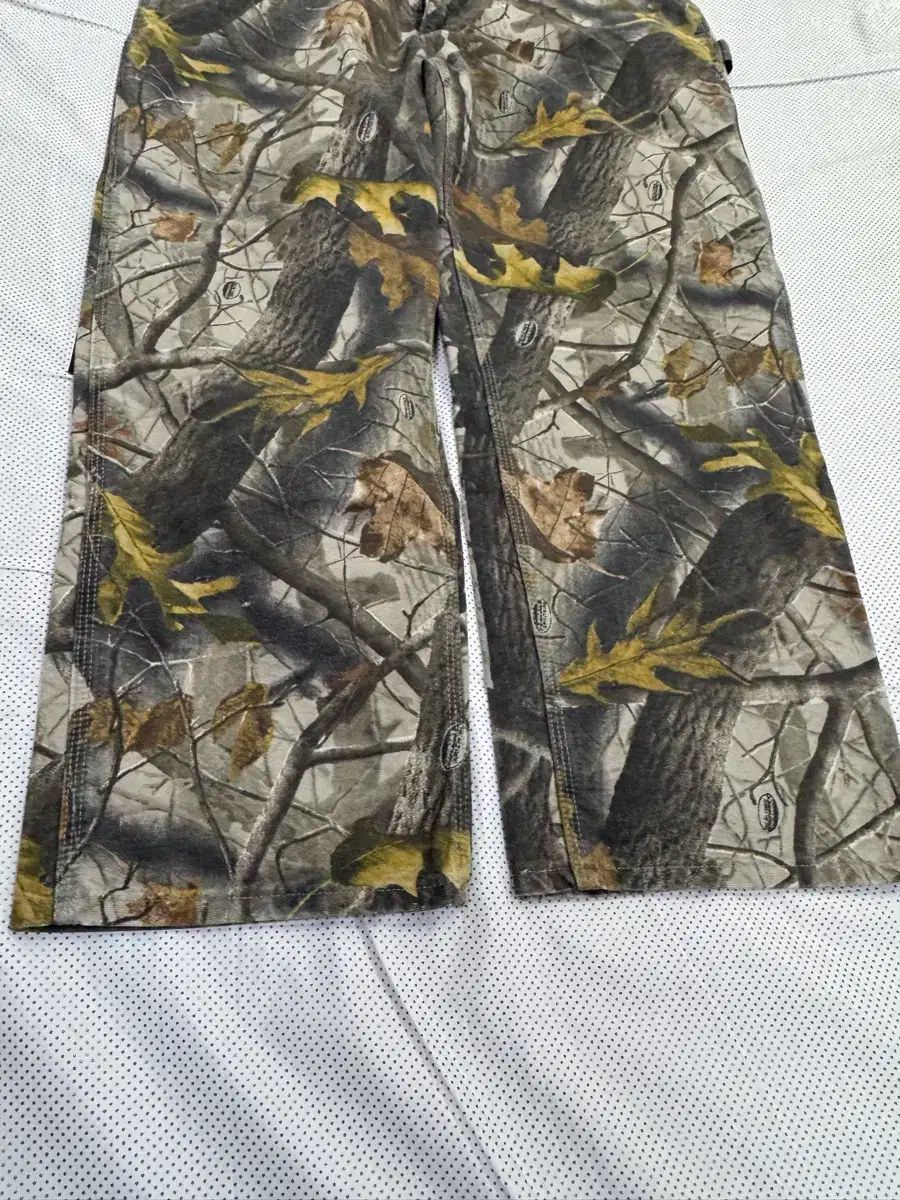 カーハート リアルツリー カモ パンツ
