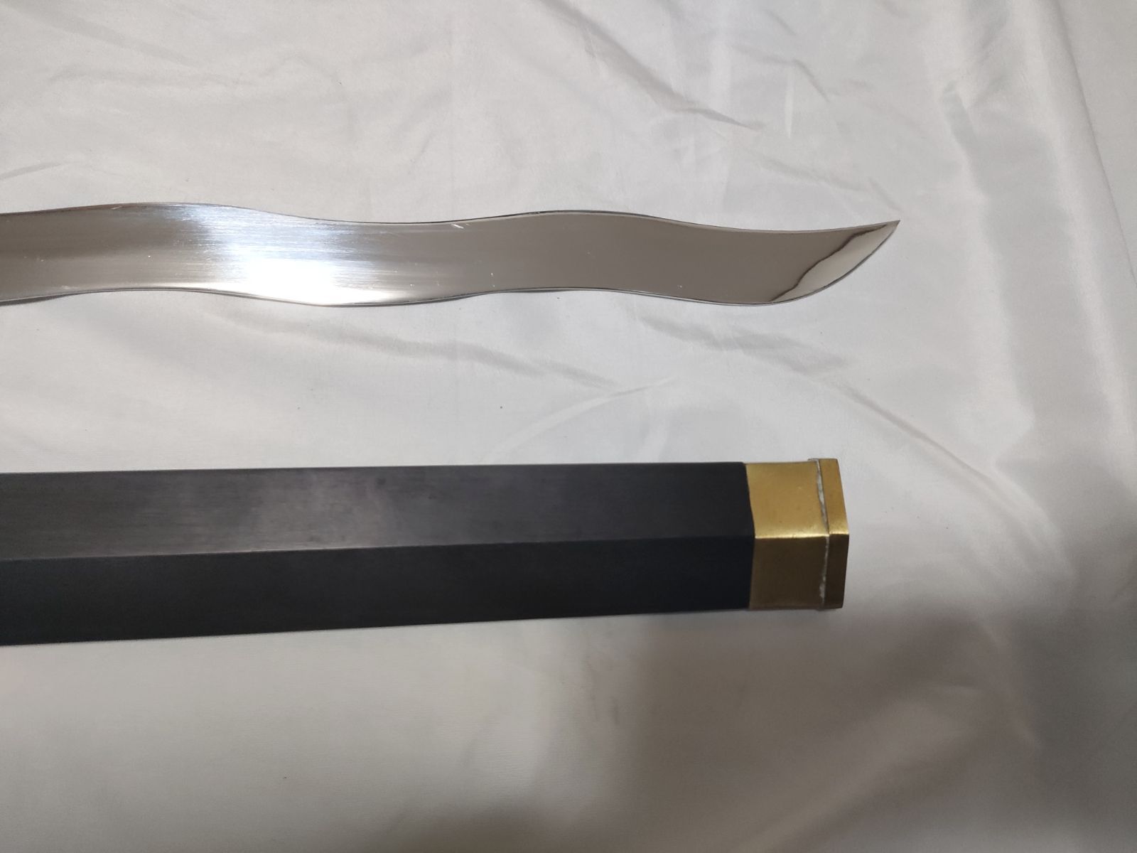 28寸青銅龍魂漢剣（金鋼白刻紋―金）古兵器   武具　刀装具　日本刀　模造刀 28寸青銅龍魂漢剣（金鋼白刻紋―金）古兵器