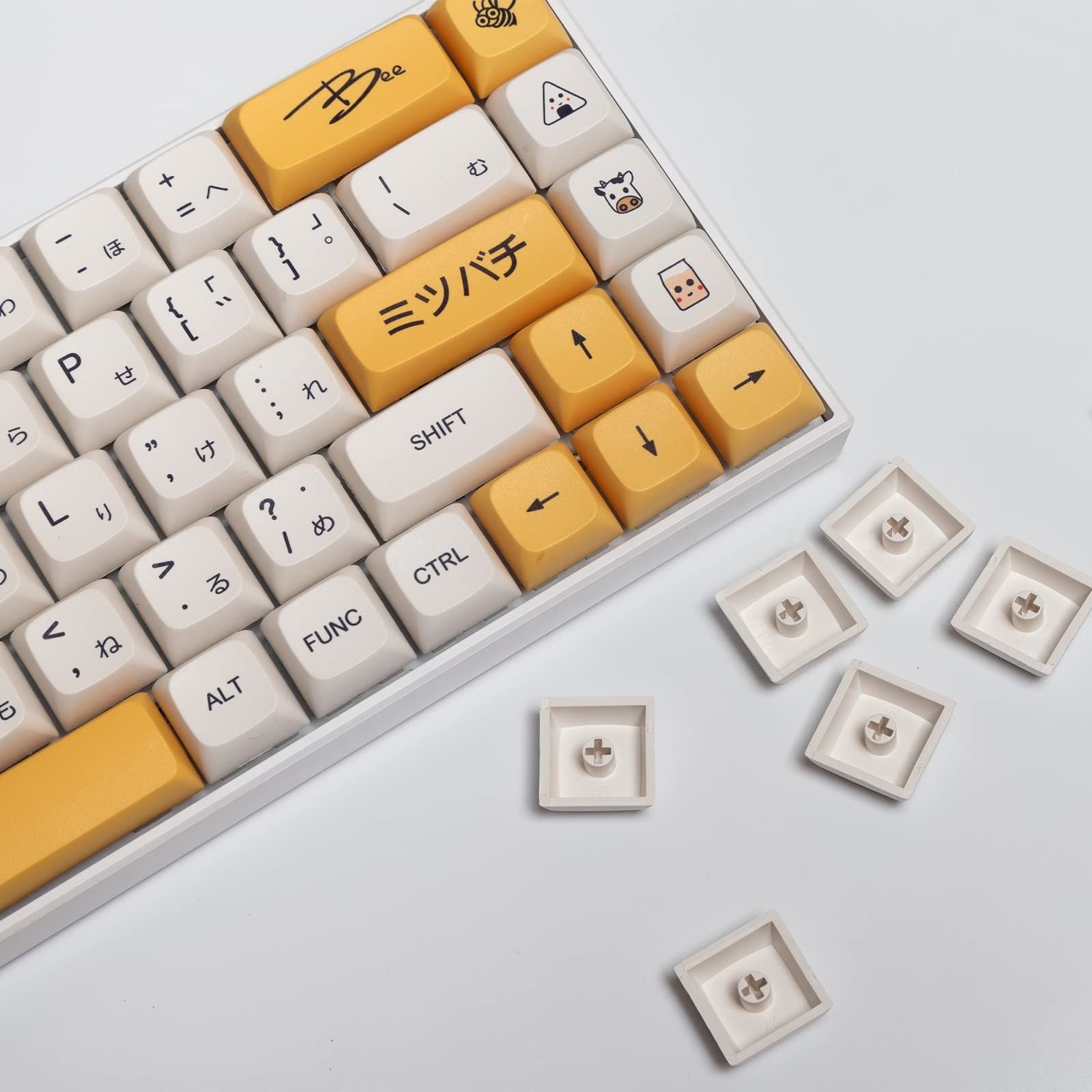 【次回入荷予定無し】PBTミルクハニーテーマメカニカルキーキャップ、XDAプロファイル、昇華、137キーミニマリストホワイトキーキャップ、60％、65％、75％、80％、90％、100％のほとんどのレ