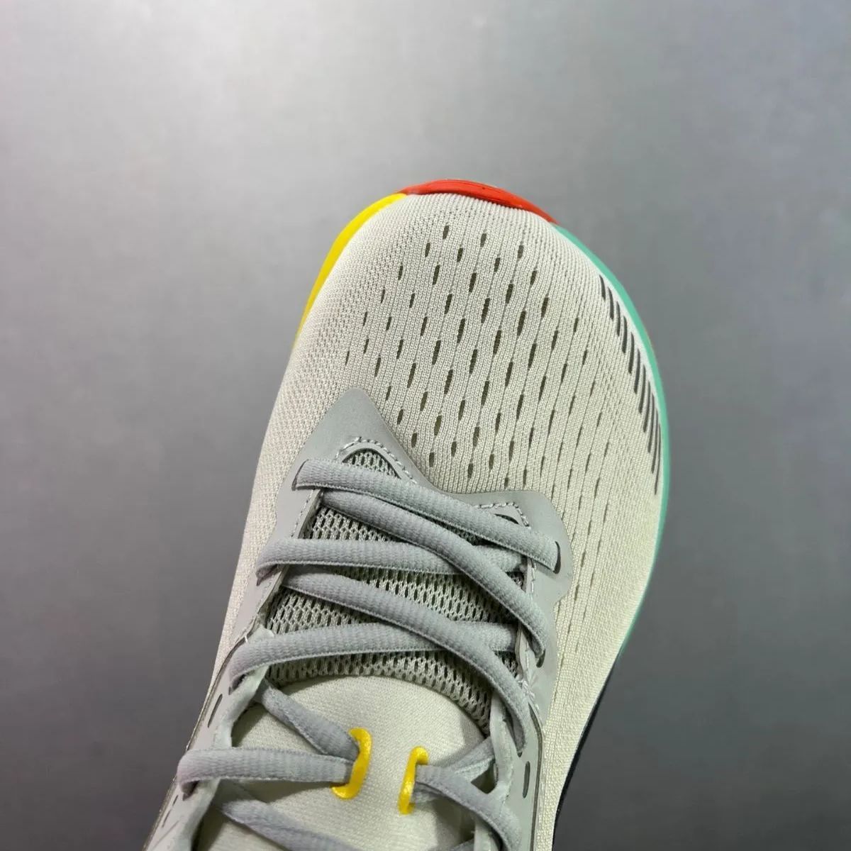 グレー×イエロー