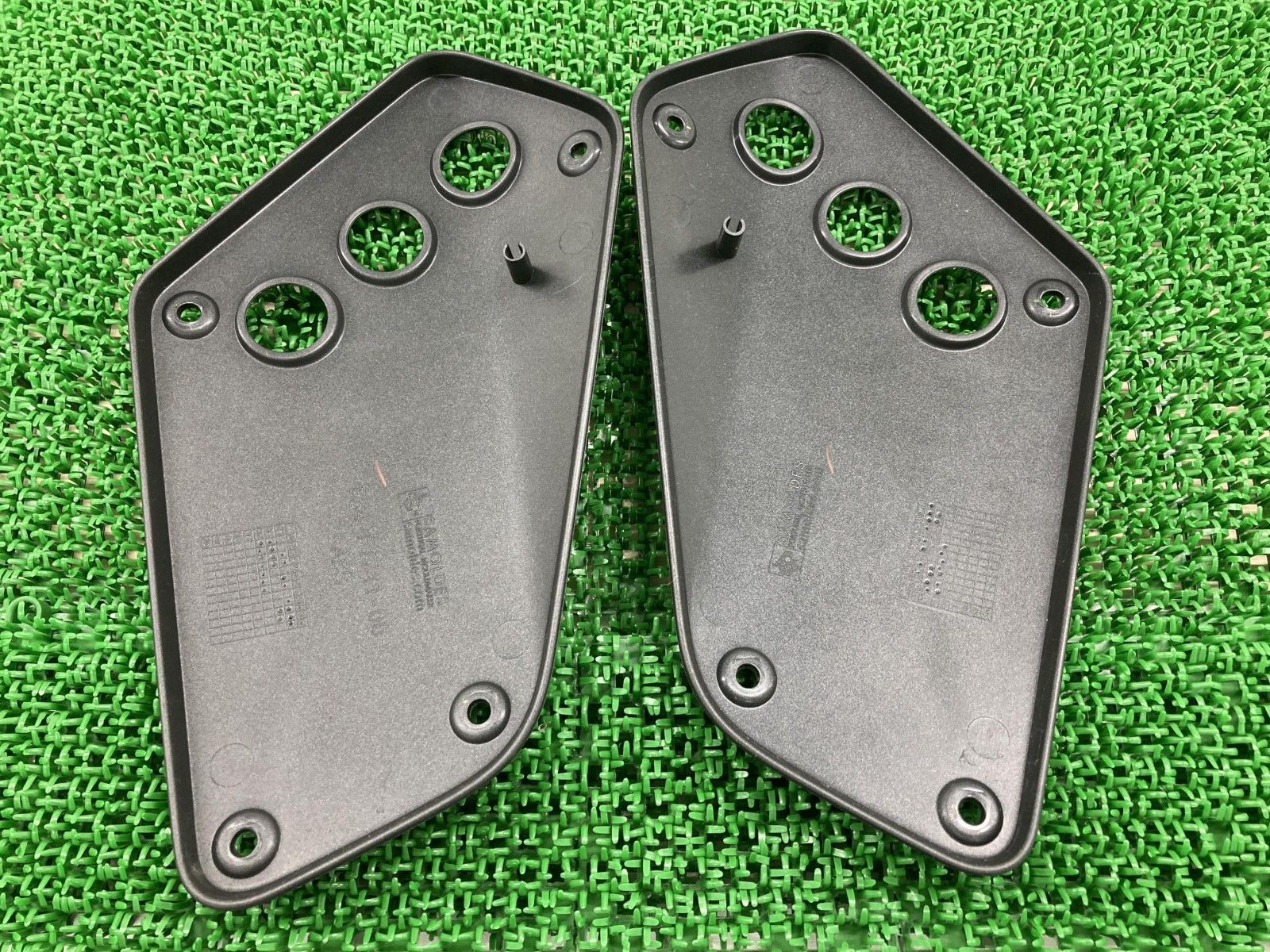 XSR700 サイドカバー 左右 ガンM B34-F1731-00/B34-F1741-00 ヤマハ