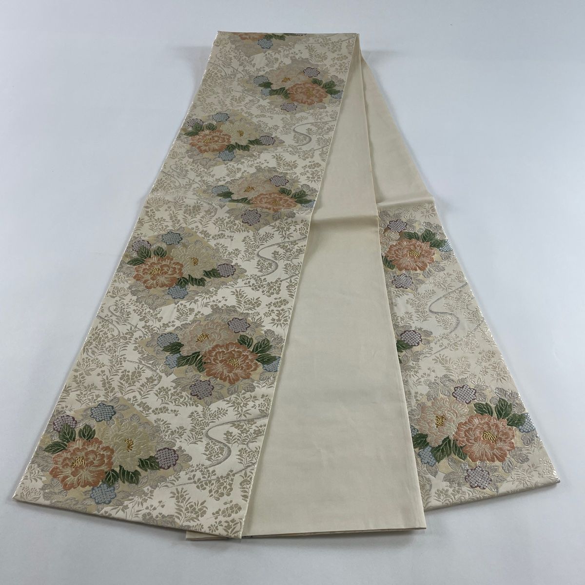 【通販 人気】 秀品 袋帯 牡丹 【中古 正絹 六通 クリーム 刺繍 金銀糸 草花 水着・ラッシュガード