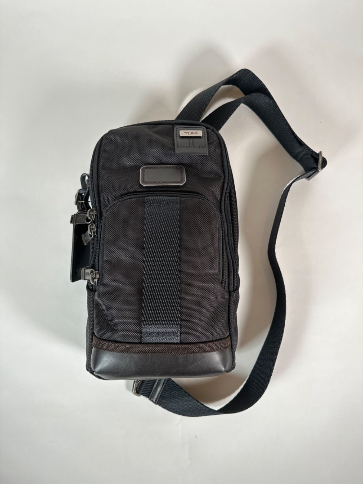 TUMI ショルダーバッグ ネイビー 131509 新品未使用】TUMI 131509-4823 FIFE SLIM SLING BAG DARKBROUN O/S