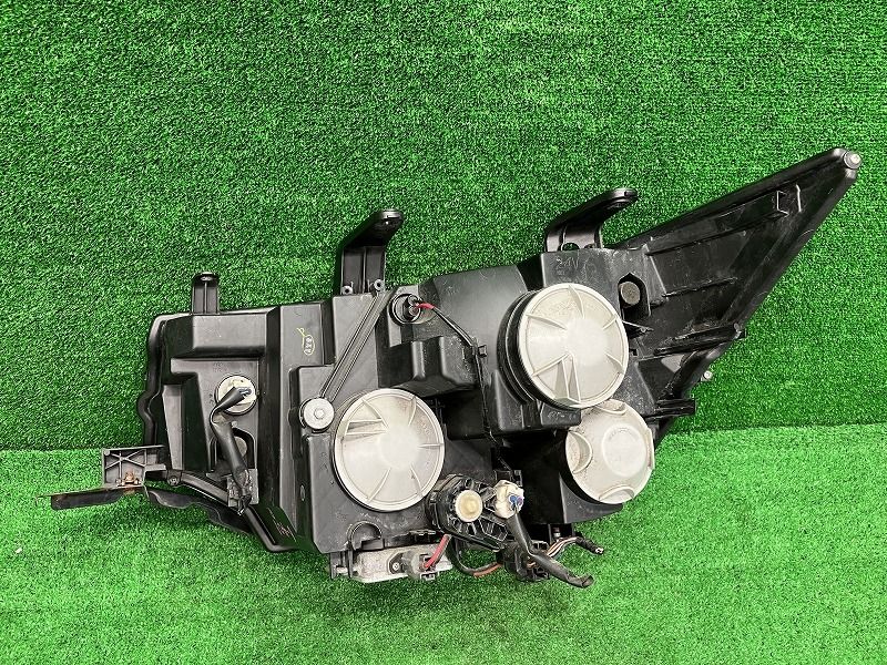 デリカ　D：5　CV5W　ヘッドライト　左右　レベ付　コイト100-87918 デリカD5 CV5W 右ヘッドランプ・ヘッドライト G プレミアム 4WD