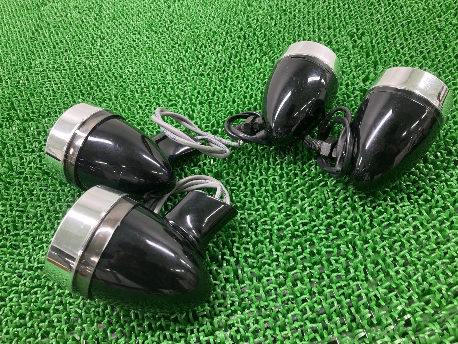 FLSTFB1690 ウインカー ハーレー 純正 バイク 部品 ソフテイル ファットボーイロー 4個セット ベゼルレンズ 修復素材に 【中古】 44 FLSTFB1690 ウインカー ハーレー 純正 バイク 部品 ソフテイル