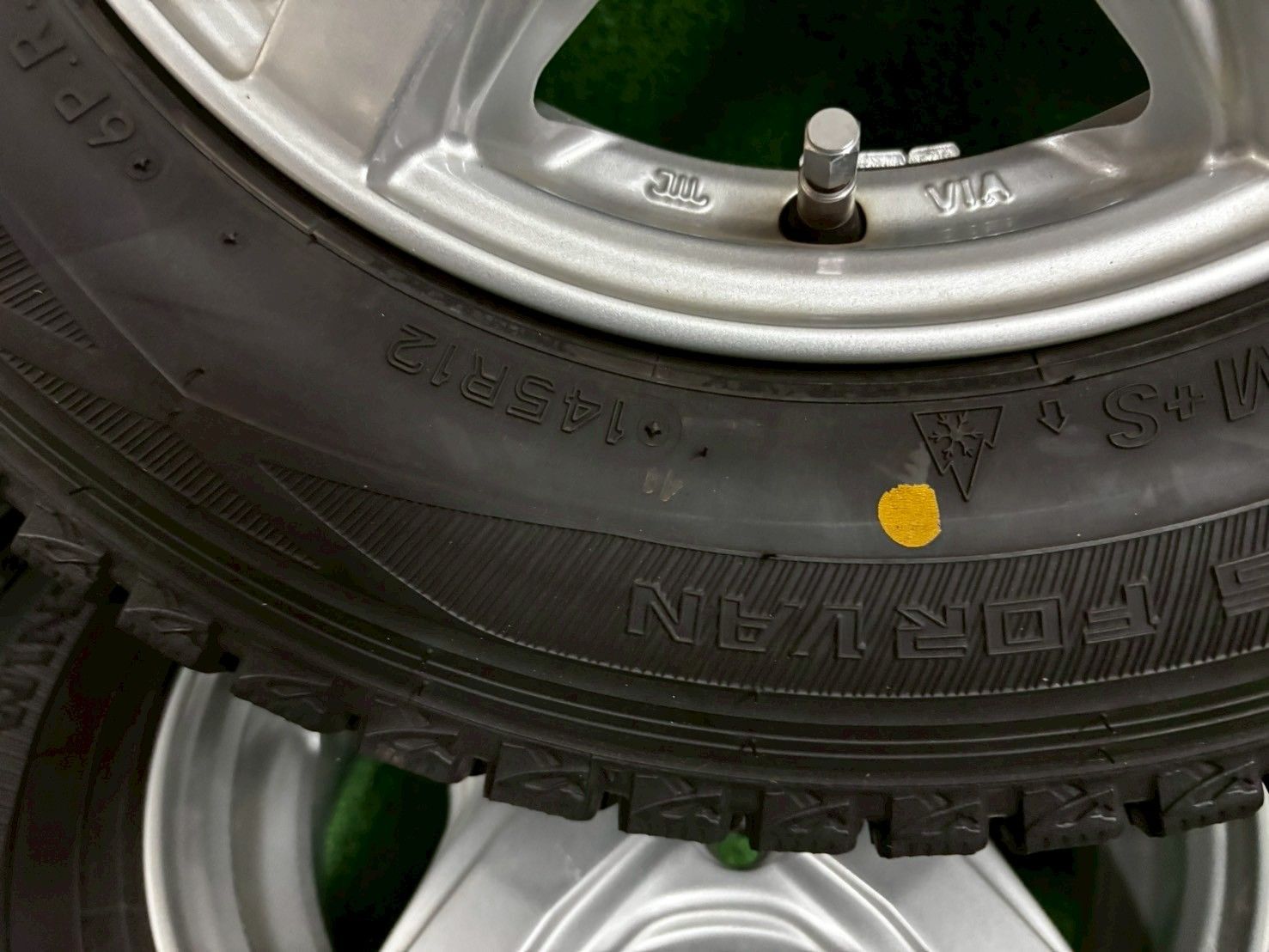 スタッドレスタイヤ