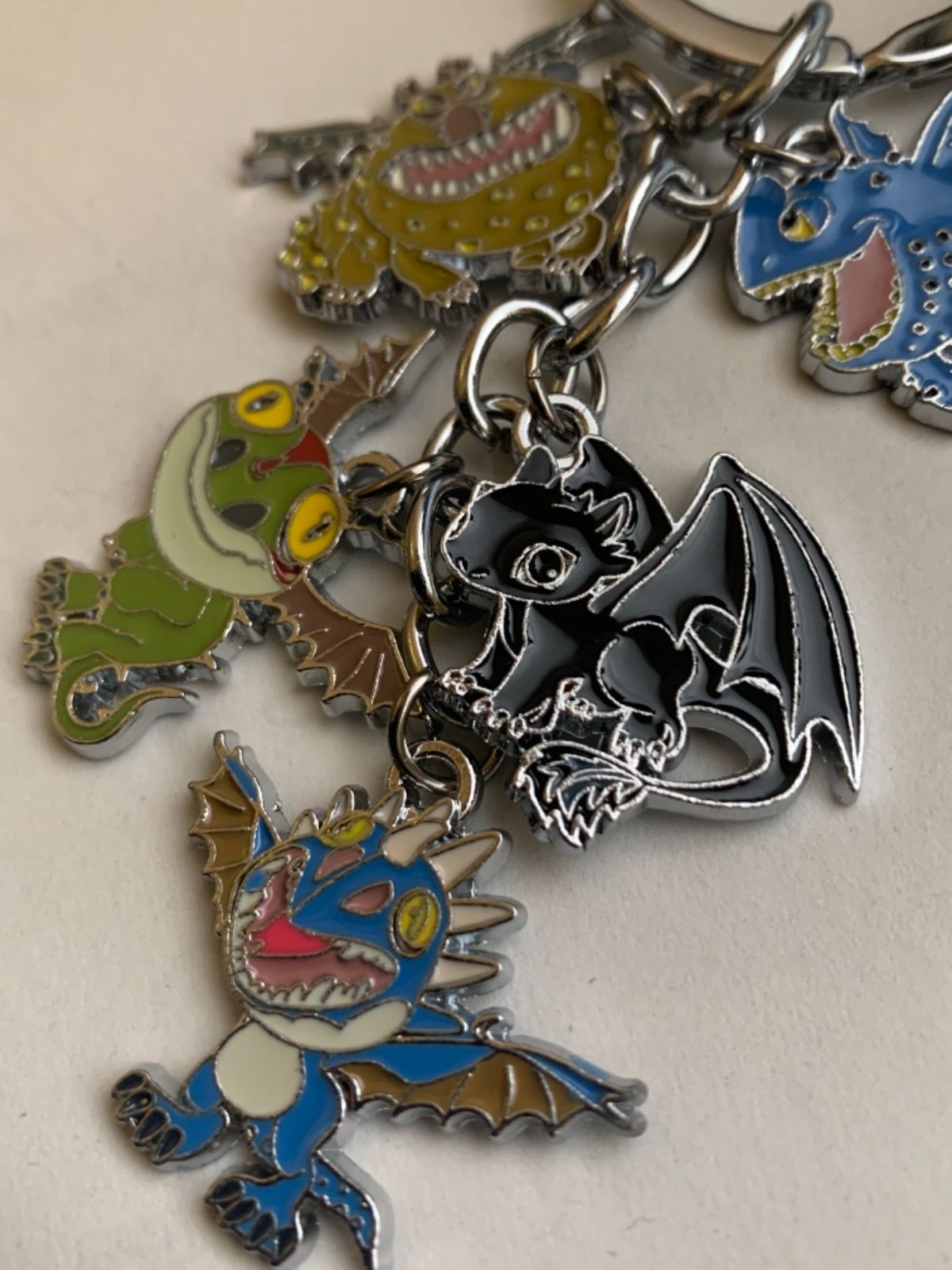 ヒックとドラゴン キーチェーン - メルカリ