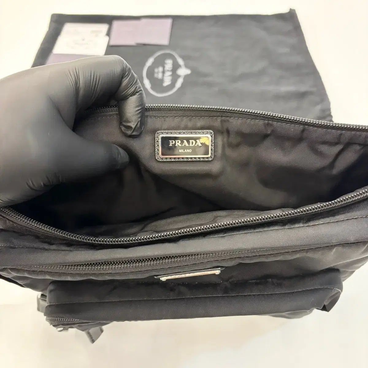 MCM メンズ クロスボディバッグ (ブラック) MCM Klassic モノグラム