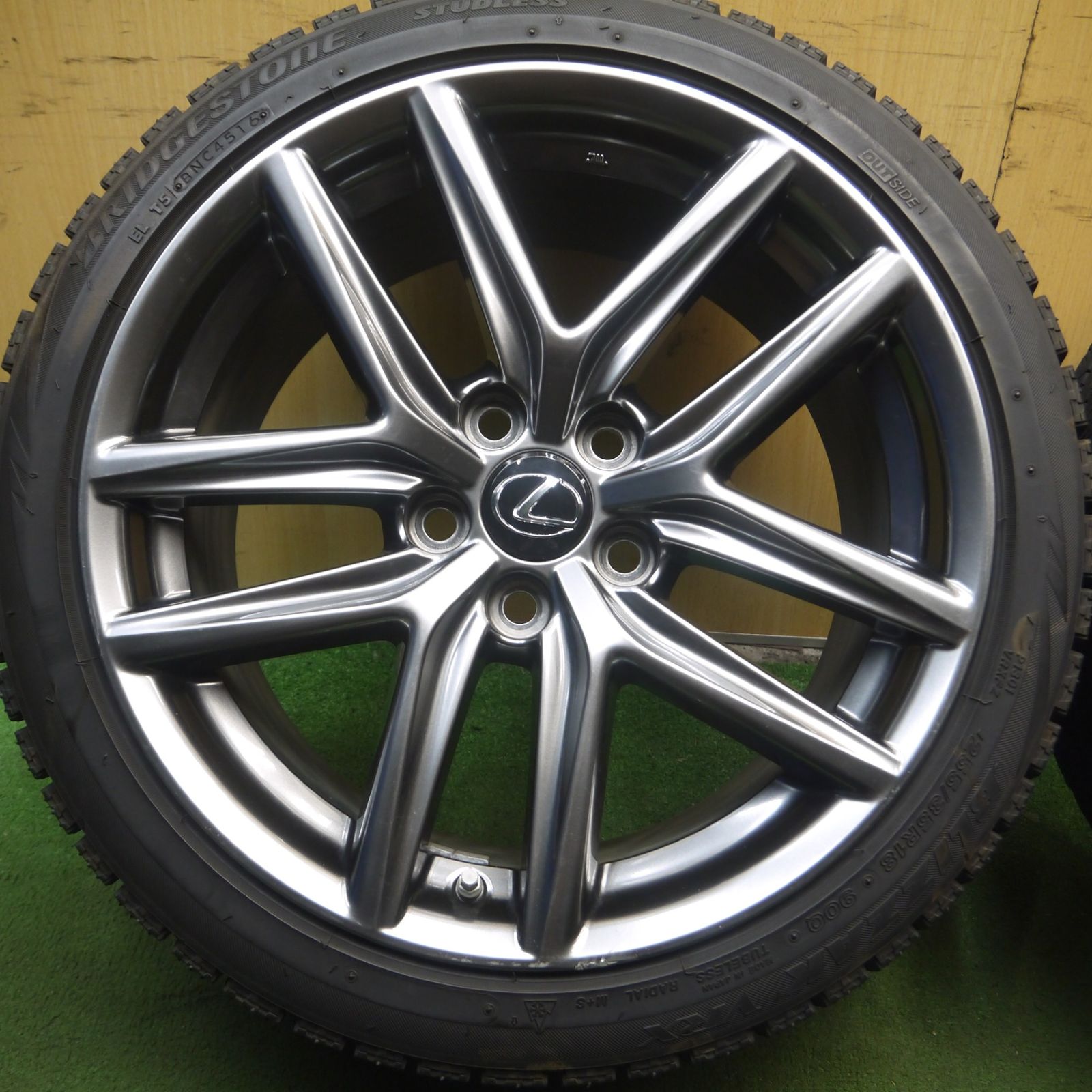 レクサスIS300h Fスポーツ ホイール225/40R18 255/35R18