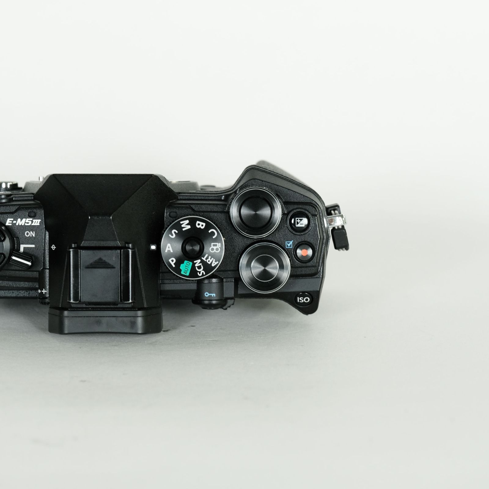 em1mk2 OM-D E-M1 Mark II バッテリー2個付き 【公式通販】
