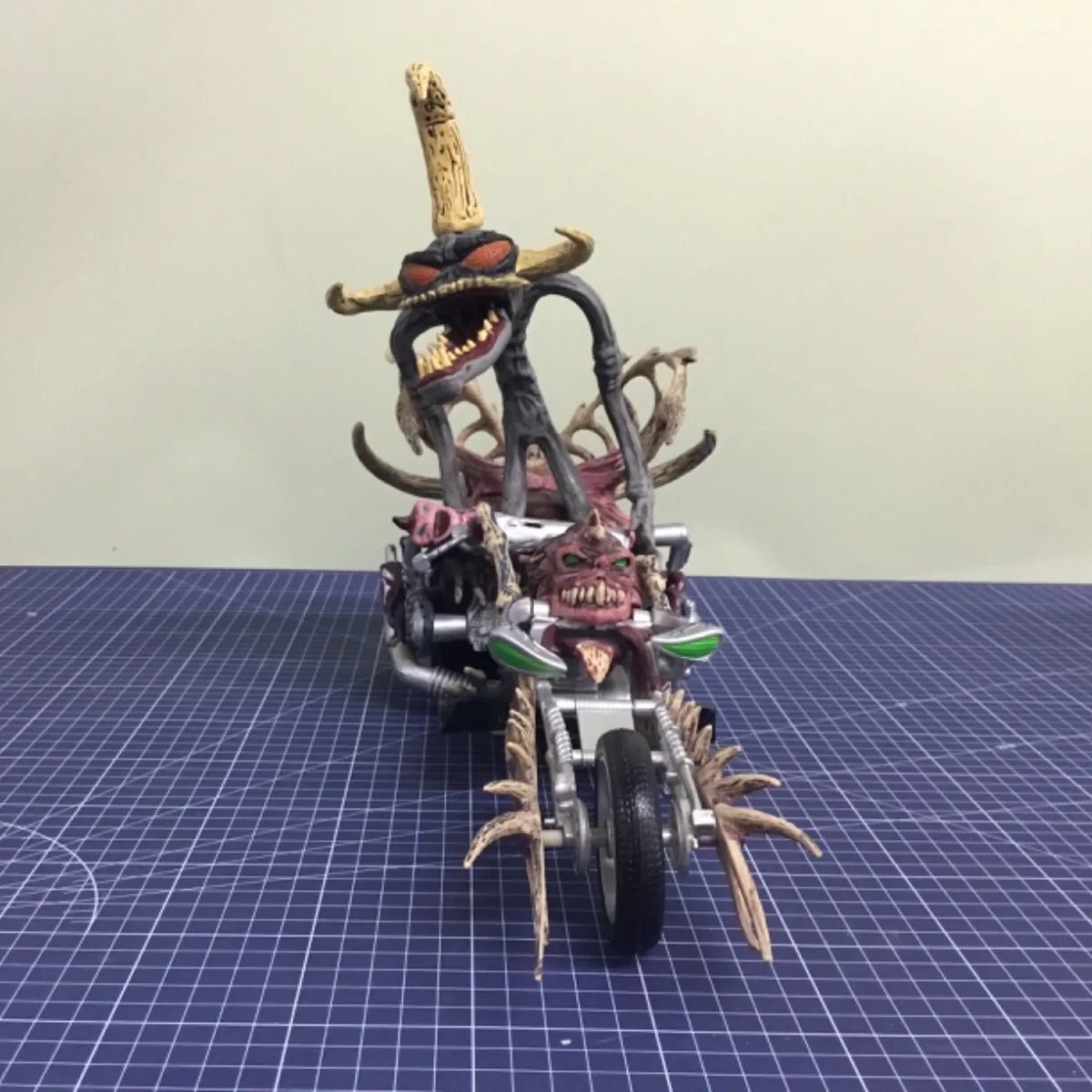 スポーン ウルトラアクションフィギュア バイオレーター・チョッパー