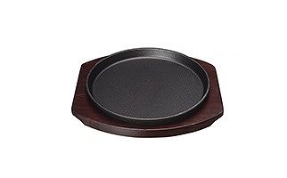 鉄ステーキ皿22cm（丸型) 鉄板３２枚、木板３９枚 鉄ステーキ皿22cm（丸型) 鉄板32枚、木板39枚 鉄・木］丸型