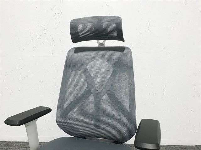 ヘッドレスト付