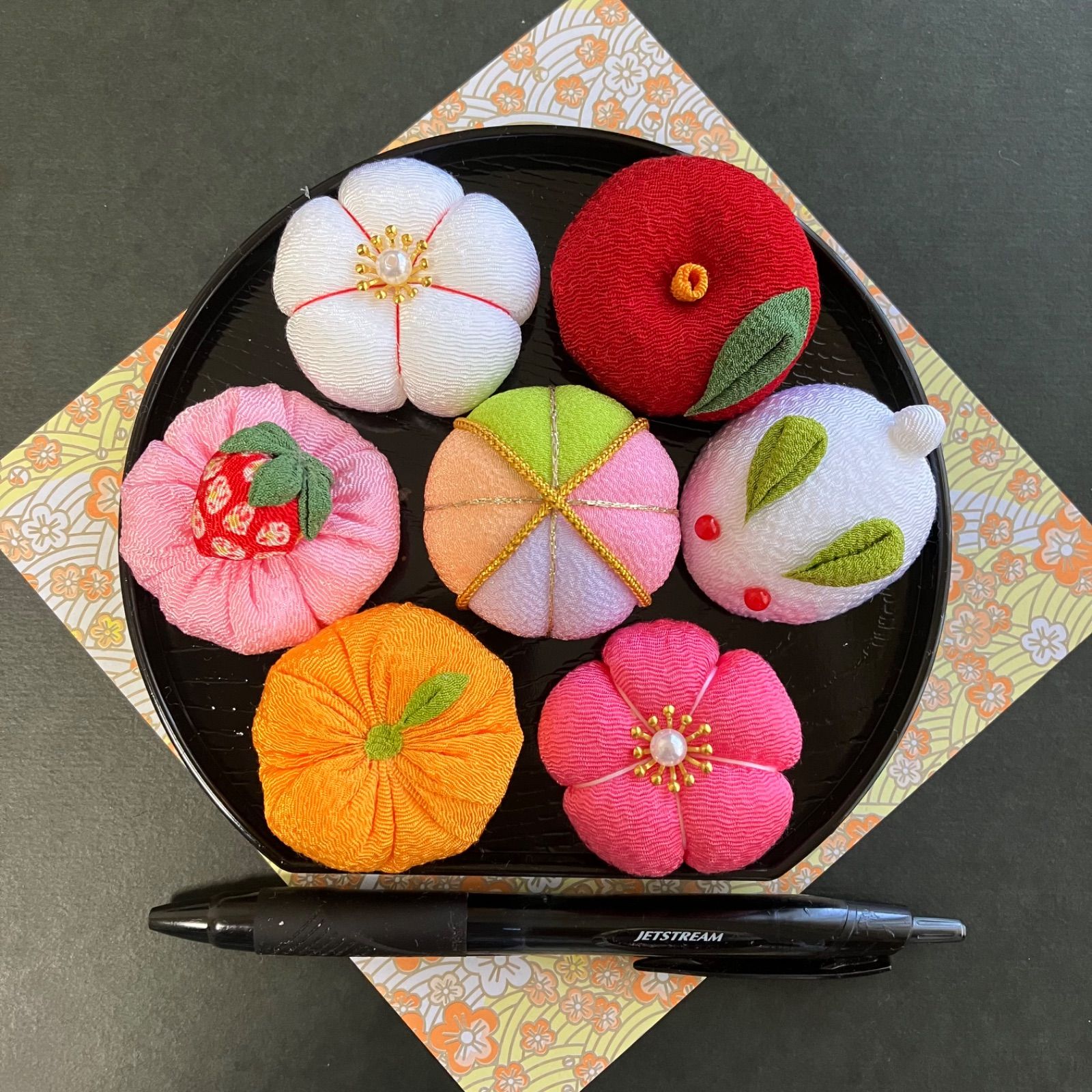 ちりめん細工の和菓子【冬】7個セット トレー付き - メルカリ ちりめん細工の和菓子【冬】7個セット トレー付き - メルカリ