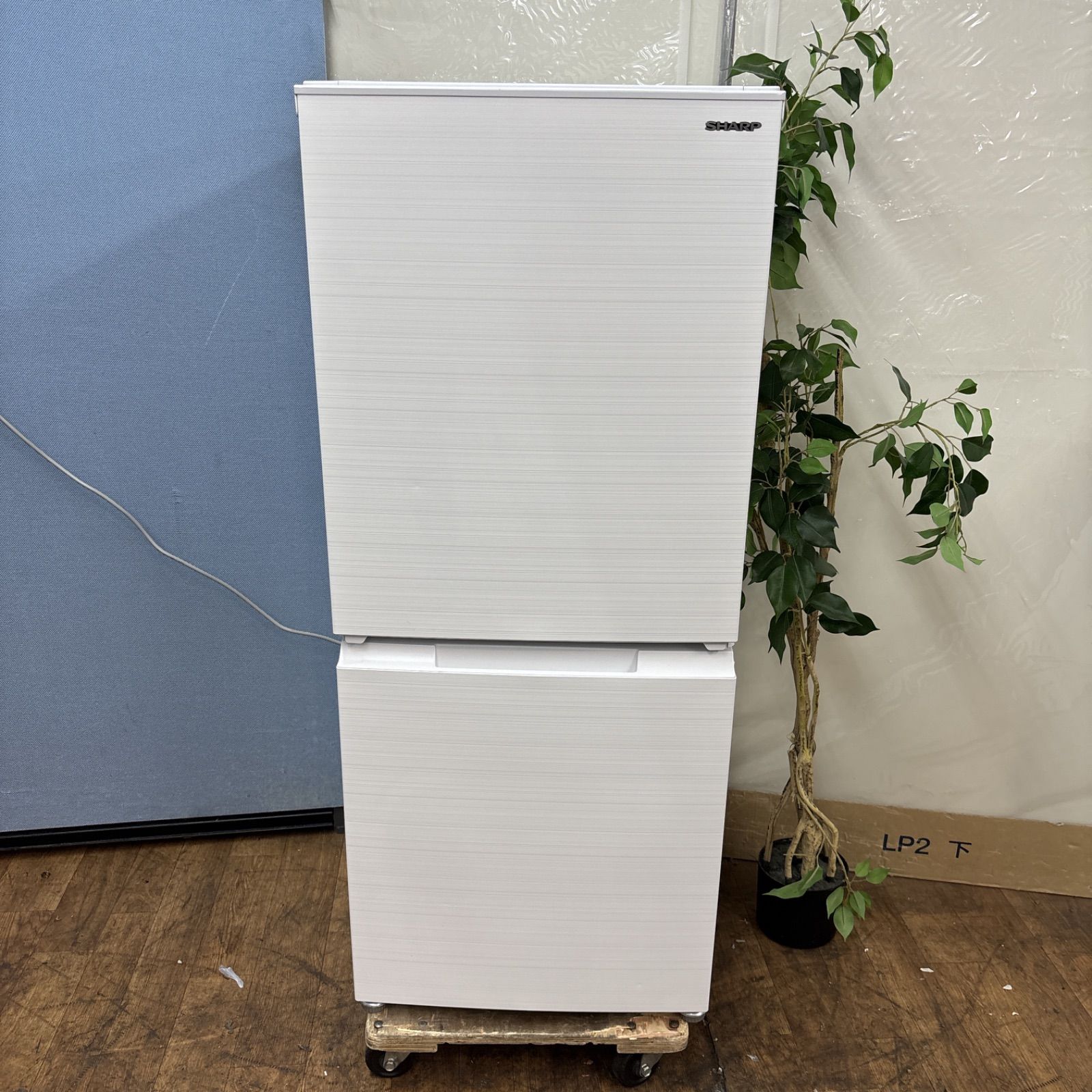 名古屋市内無料配送22.シャープ 152L 2020年製　　　　　　　　冷蔵庫 名古屋市内無料配送22.シャープ 152L 2020年製 冷蔵庫 - メルカリ