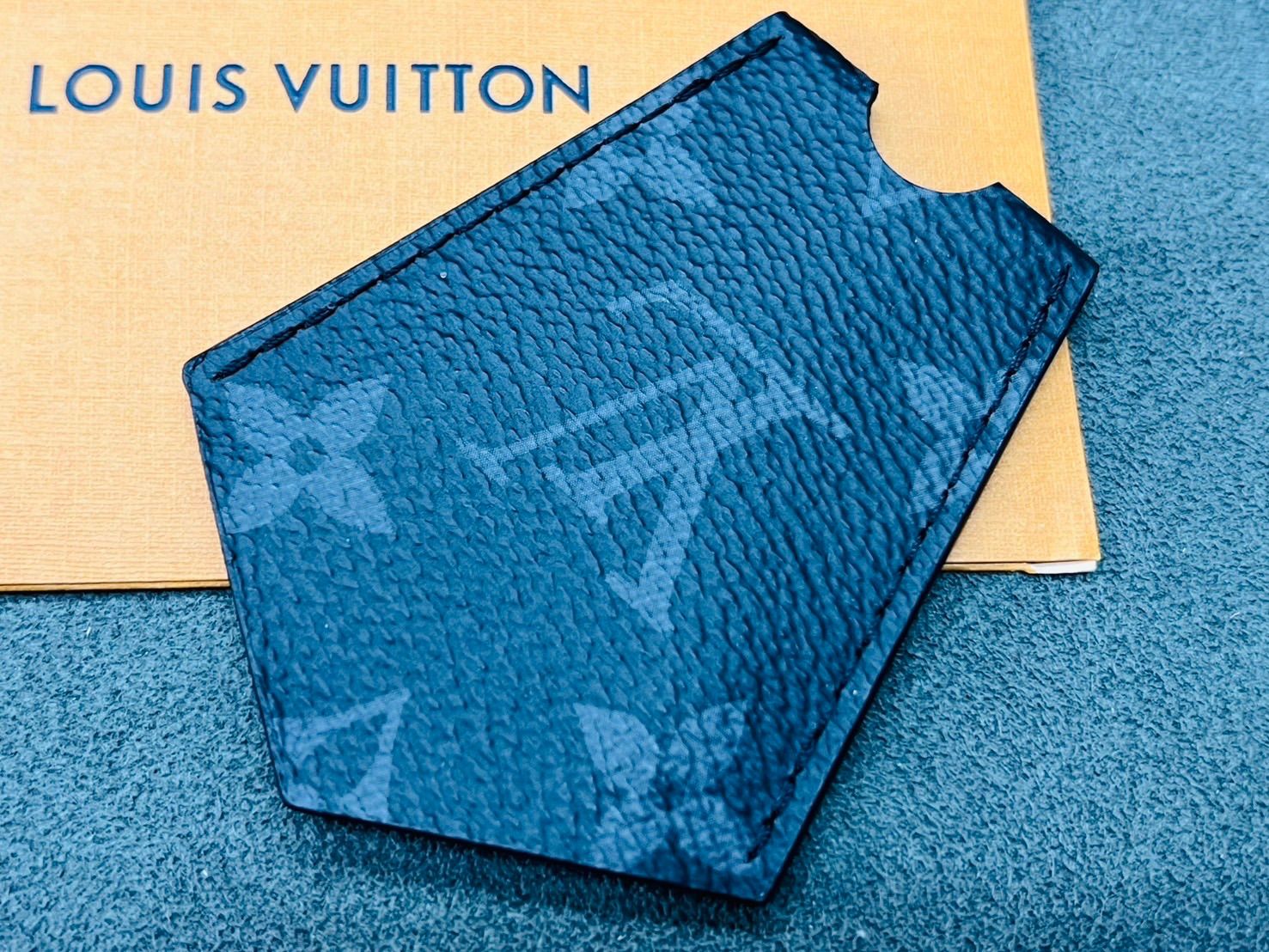ルイ ヴィトン ホライゾンケーブルケース ブラック モノグラム・エクリプス LOUIS VUITTON ルイ ヴィトン ホライゾンケーブルケース
