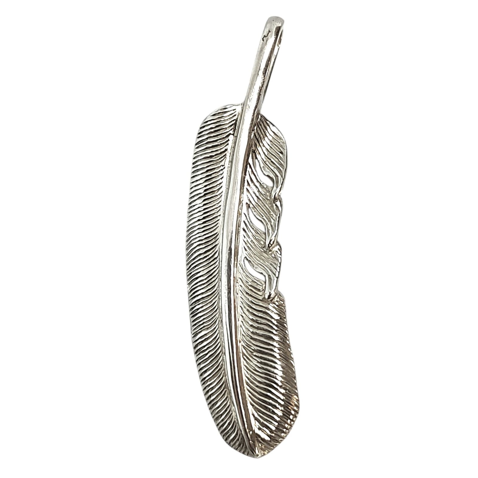 Kenshiro ケンシロウ 和彫りフェザーネックレストップ シルバー Kenshiro ケンシロウ 和彫り フェザー ネックレス トップ 左向き F