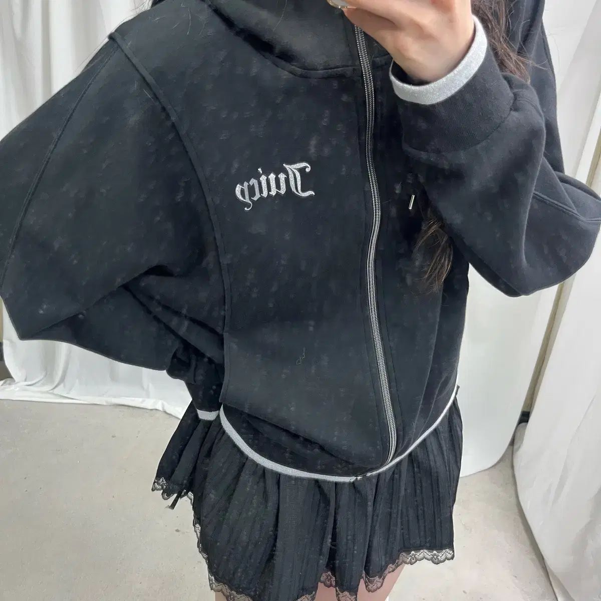 Juicy Couture ジップアップパーカー　ブラック ジューシー クチュール 黒 ジップアップパーカー フード付き