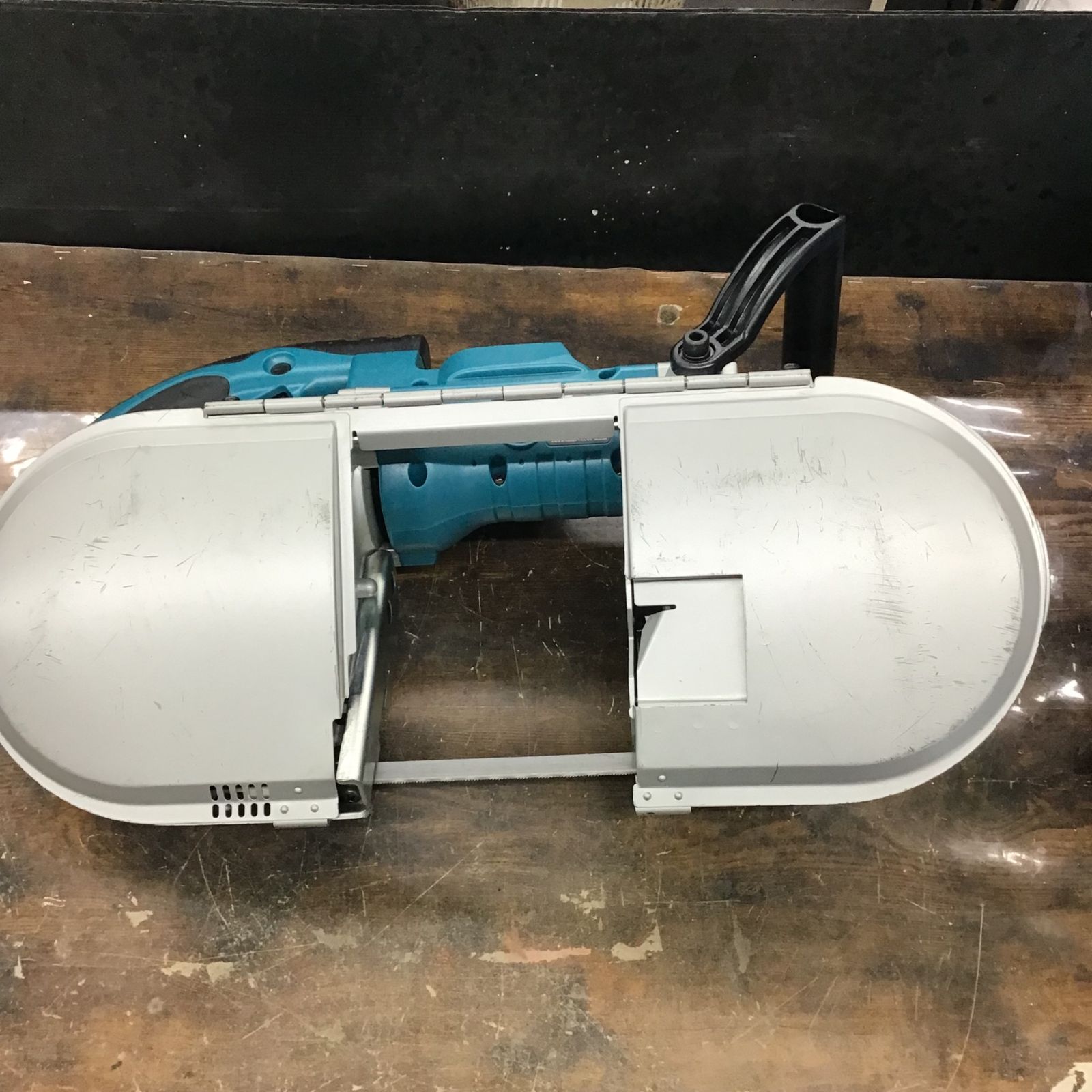 18V