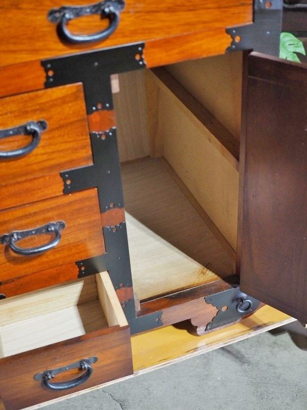 小型なアンティーク調 車箪笥