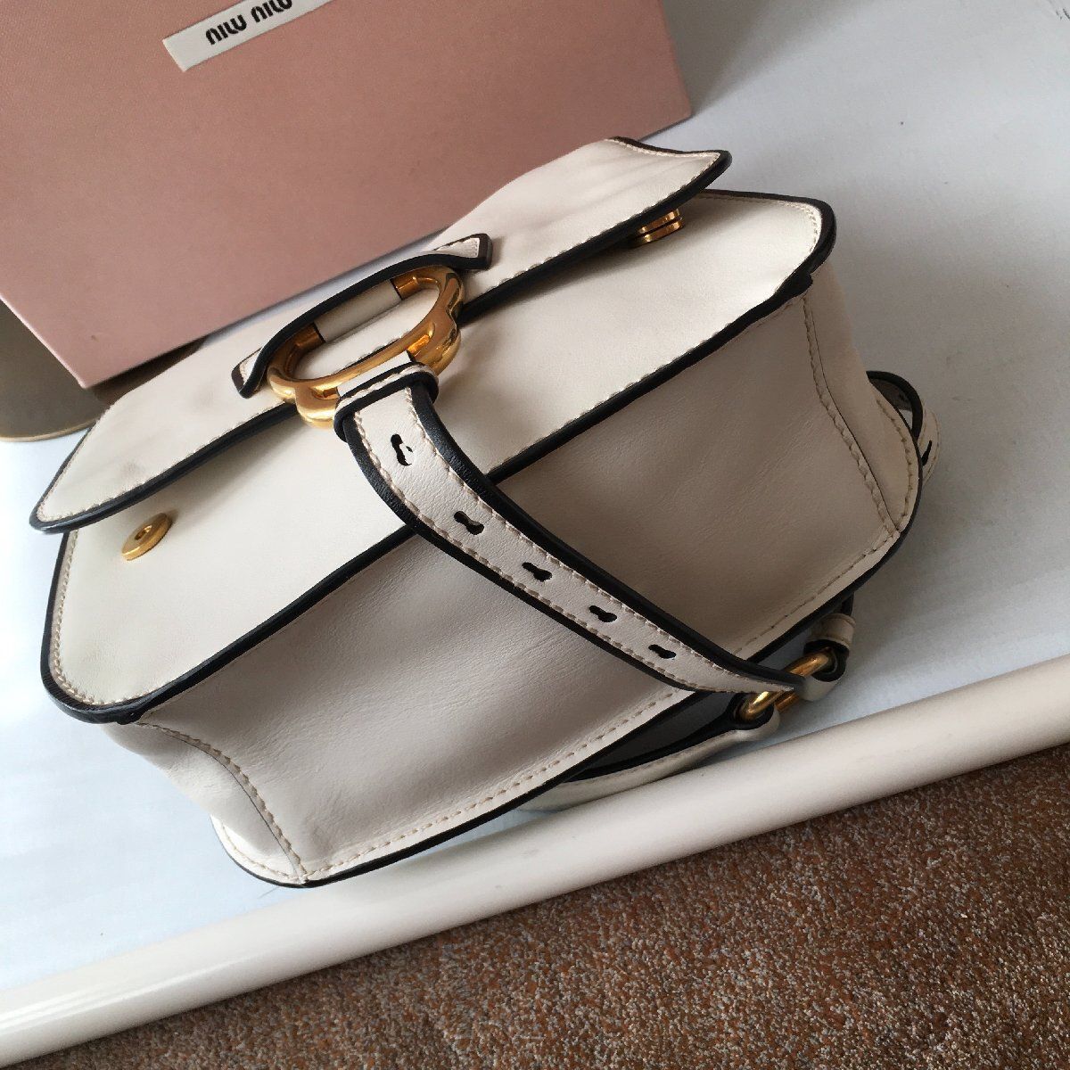 美品 miu miu ミュウミュウ ダリア レザー ショルダー バッグ - メルカリ