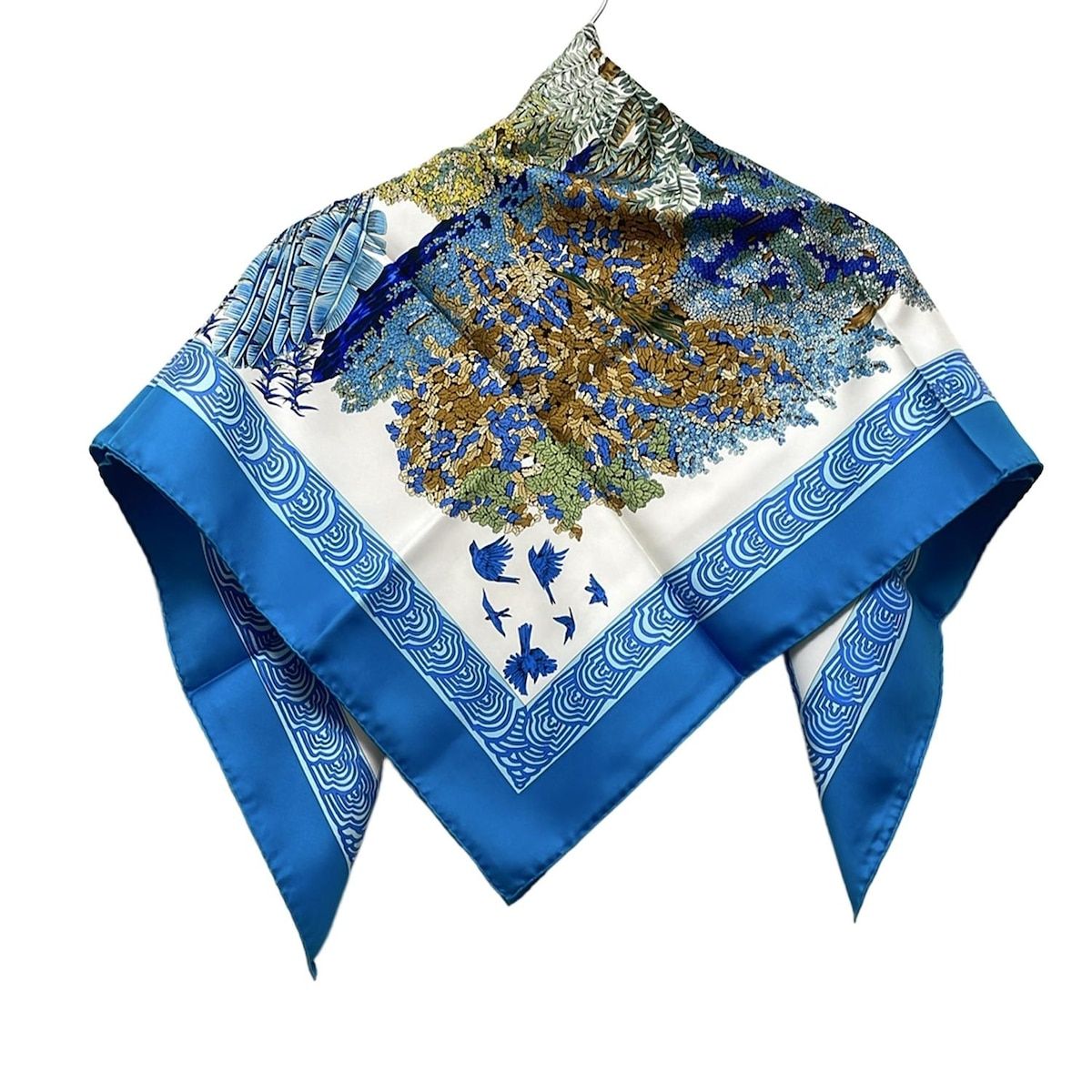 HERMES エルメス スカーフ カレ90 ブルー×白×マルチ Les Legendes de l Arbre