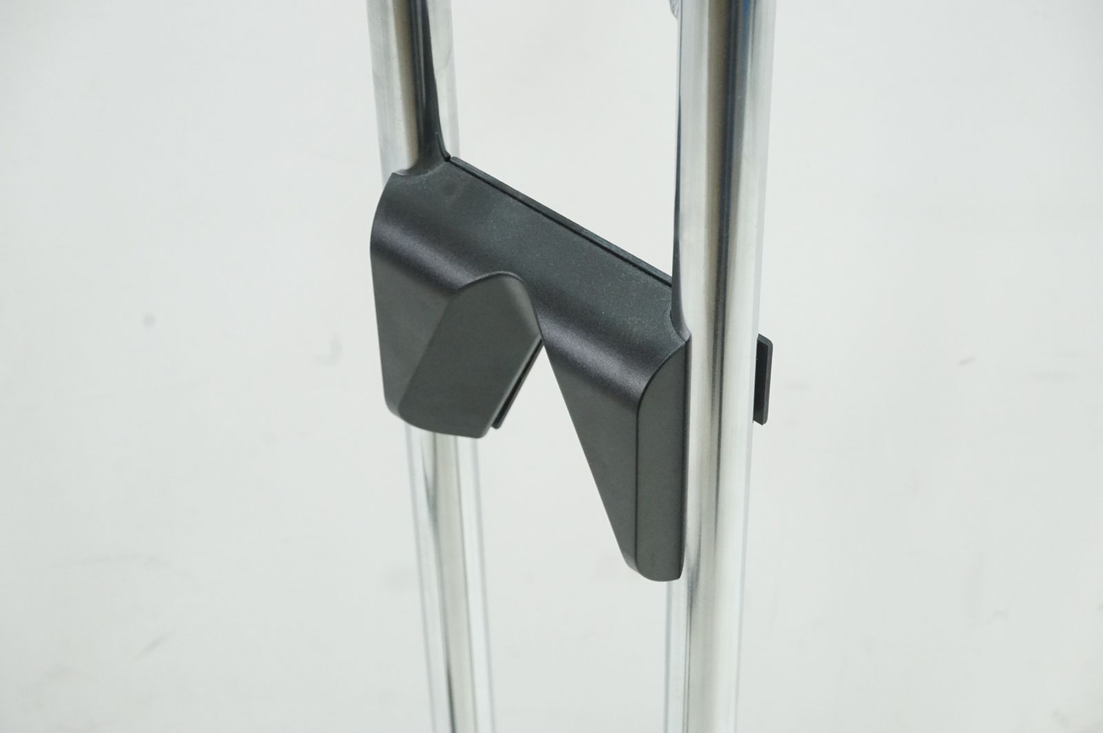 アイダブルエー A01V