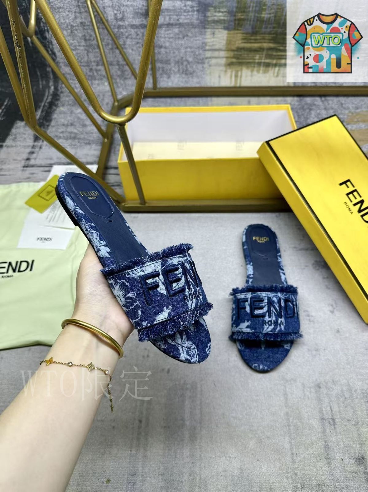 FENDI フェンディ 幅広ストラップ フラット スリッパ07 - メルカリ