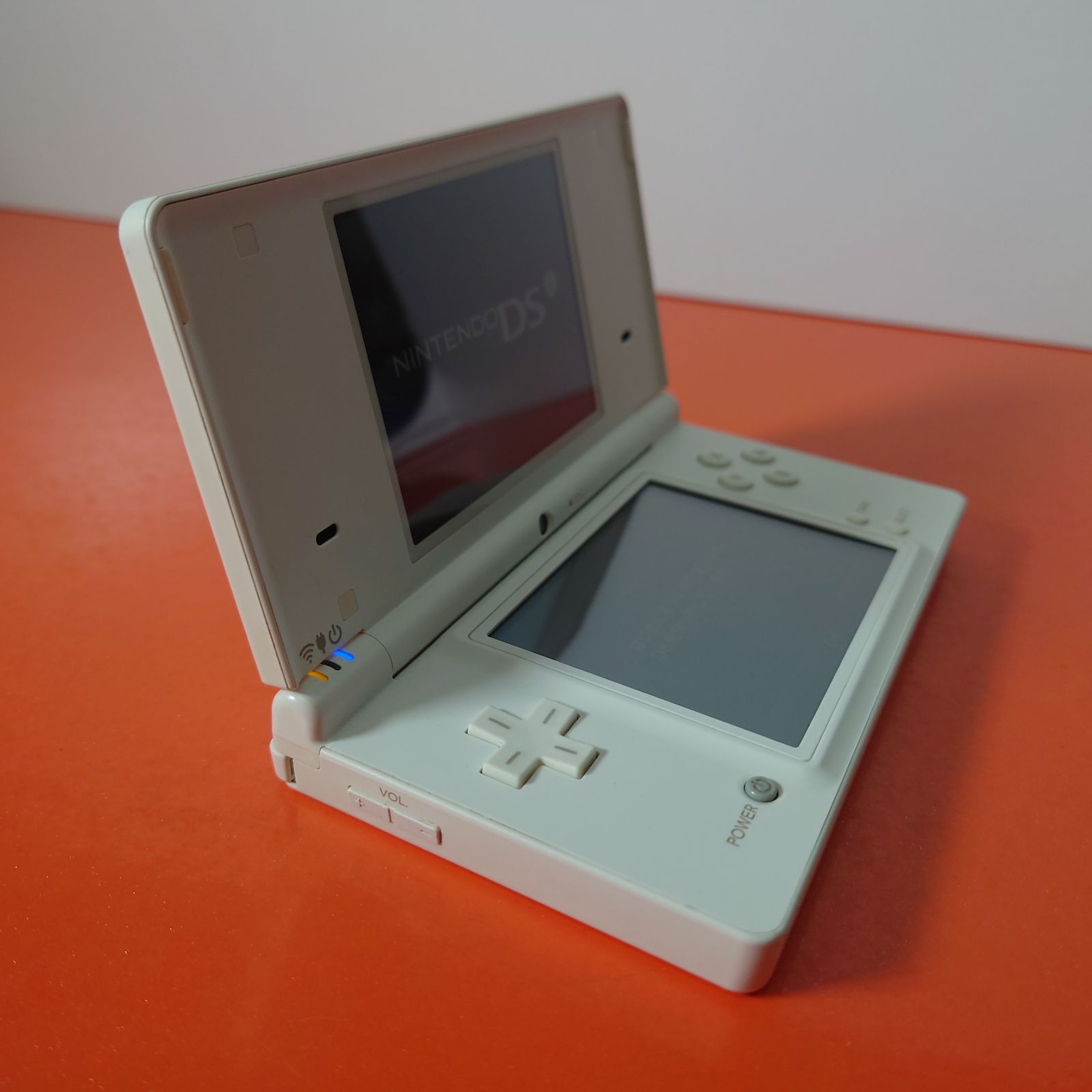 ニンテンドーDSi ホワイト【メーカー生産終了】 【公式通販】