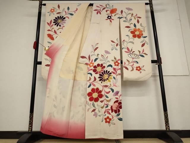 豪華振袖　駒刺繍　絞り　花筏文　正絹　逸品 豪華振袖 駒刺繍 絞り 花筏文 正絹 逸品