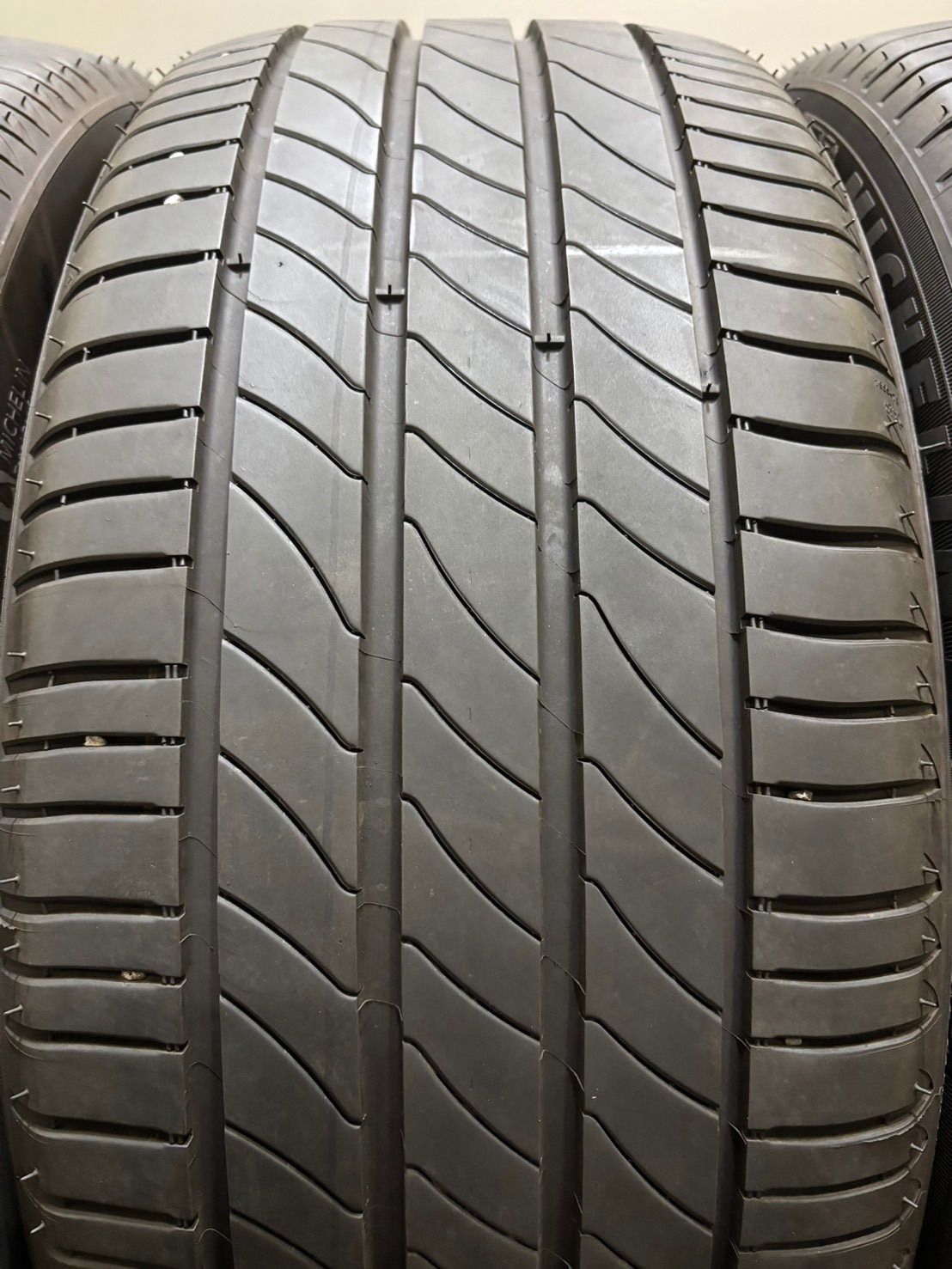 美品】ミシュラン eプライマシー235/45R18タイヤ 4本セット ☆235