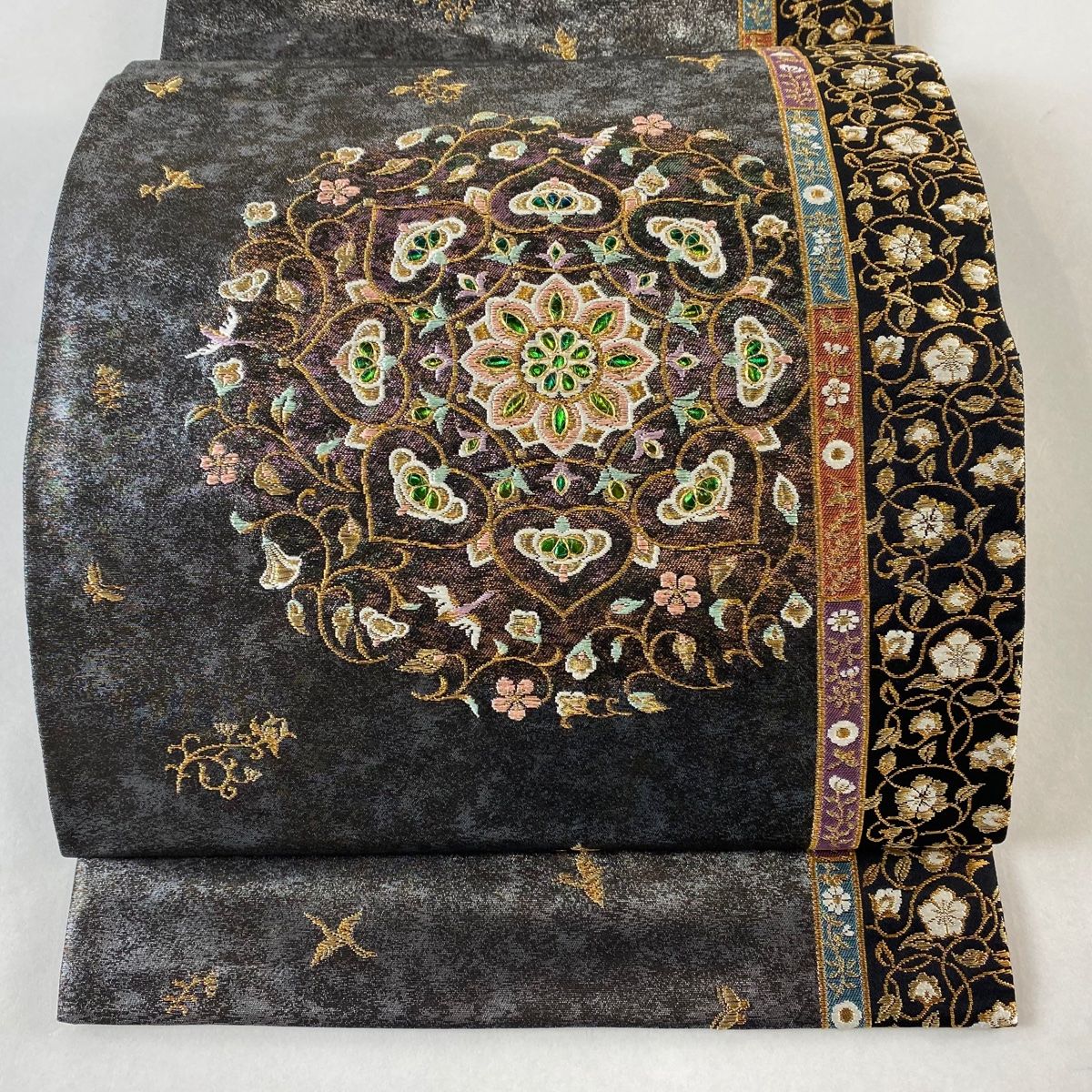 袋帯 名品 華文 花唐草 金糸 箔 黒灰 六通 正絹 【中古】 - メルカリ