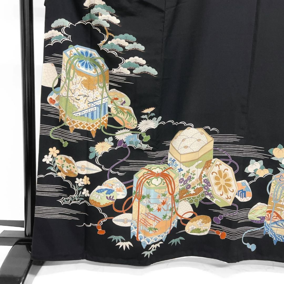 黒留袖 五つ紋 比翼付き 貝桶 松竹梅 雲 菊 着物 093w d - メルカリ 