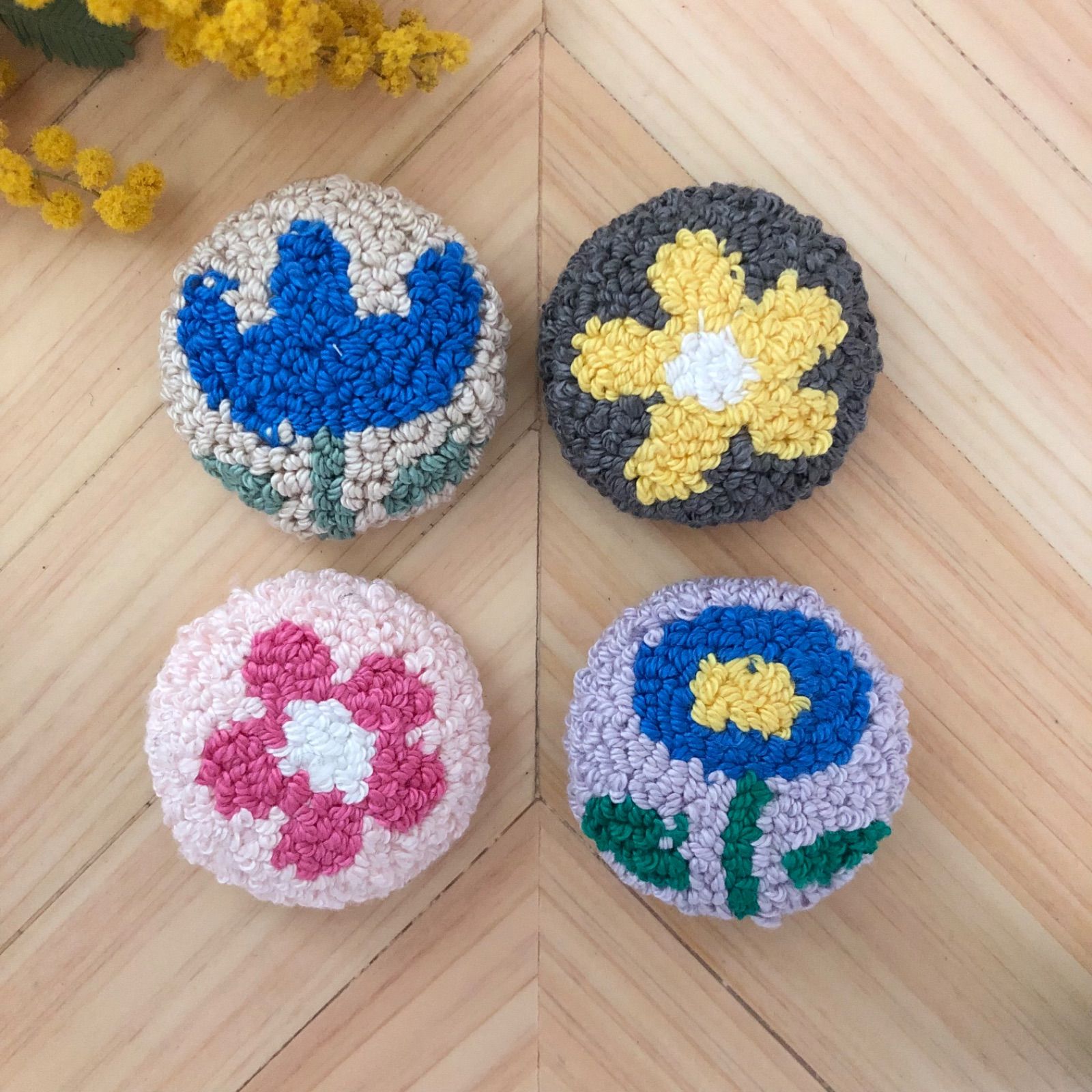 花柄(パンチニードル刺繍) くるみボタン4個セット - メルカリ