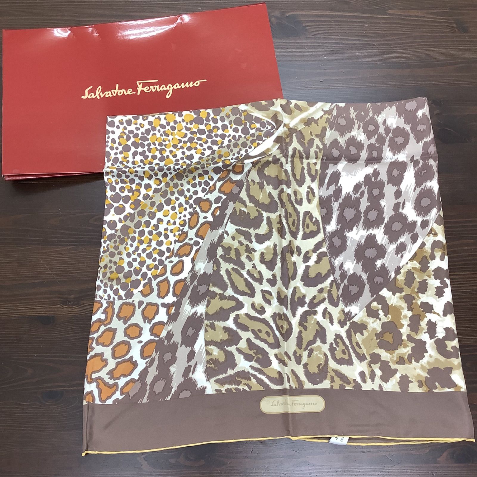 楽天市場】サルバトーレ フェラガモ スカーフ アニマルプリント 大判スカーフ シルク マルチカラー ブラック 黒 Salvatore Ferragamo  ヒョウ柄 レオパード 鳥 バード パンダ 動物柄 フラワー 花柄 ストール ショール バンダナ アパレル 服飾小物 ブランド小物 美品【中古 