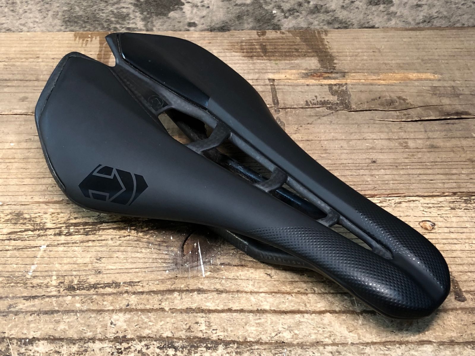 PRO Stealthチームサドル142mmカーボンレール 【公式通販】