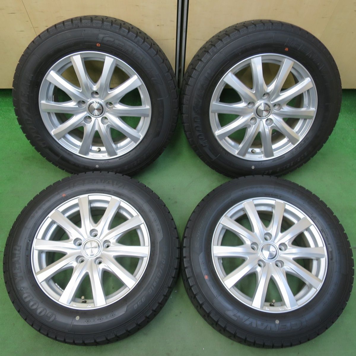 バリ溝 22年 キレイ 8.5分 スタッドレス 205 65R16 グッドイヤー アイスナビ7 ravrion RS01 ラブリオン 16インチ PCD114.3 5H 5092912イス