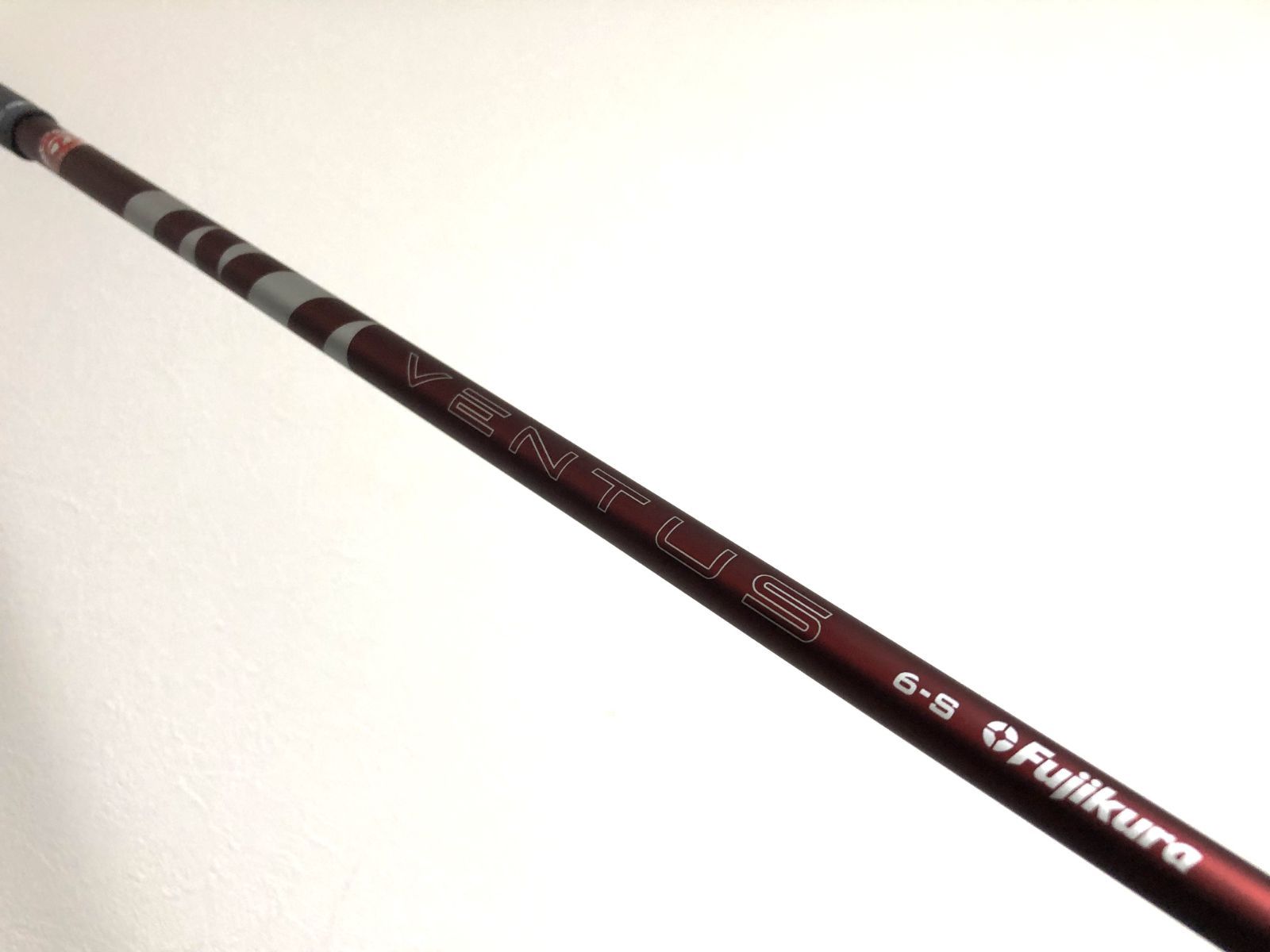 新品 最新 テーラーメイド スリーブ付 24 ベンタス VENTUS RED