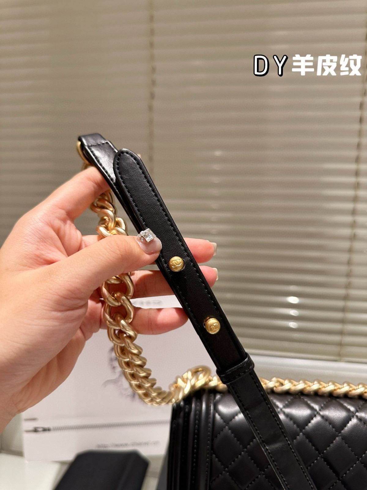今日特価】CHANEL 23A Leboy ミニ ライチレザー 萎格紋 金扣