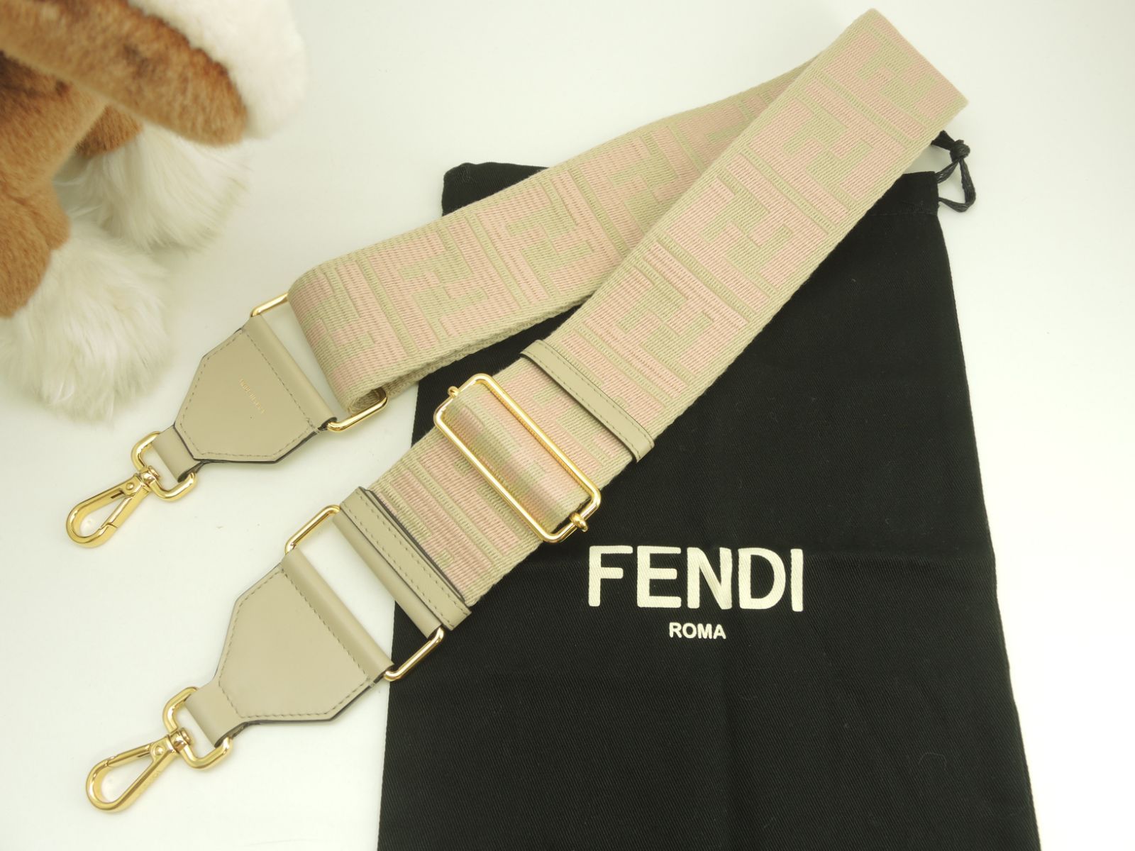 フェンディ ストラップユー FFモチーフ 灰ピンク ロングショルダーストラップ 斜め掛用 24