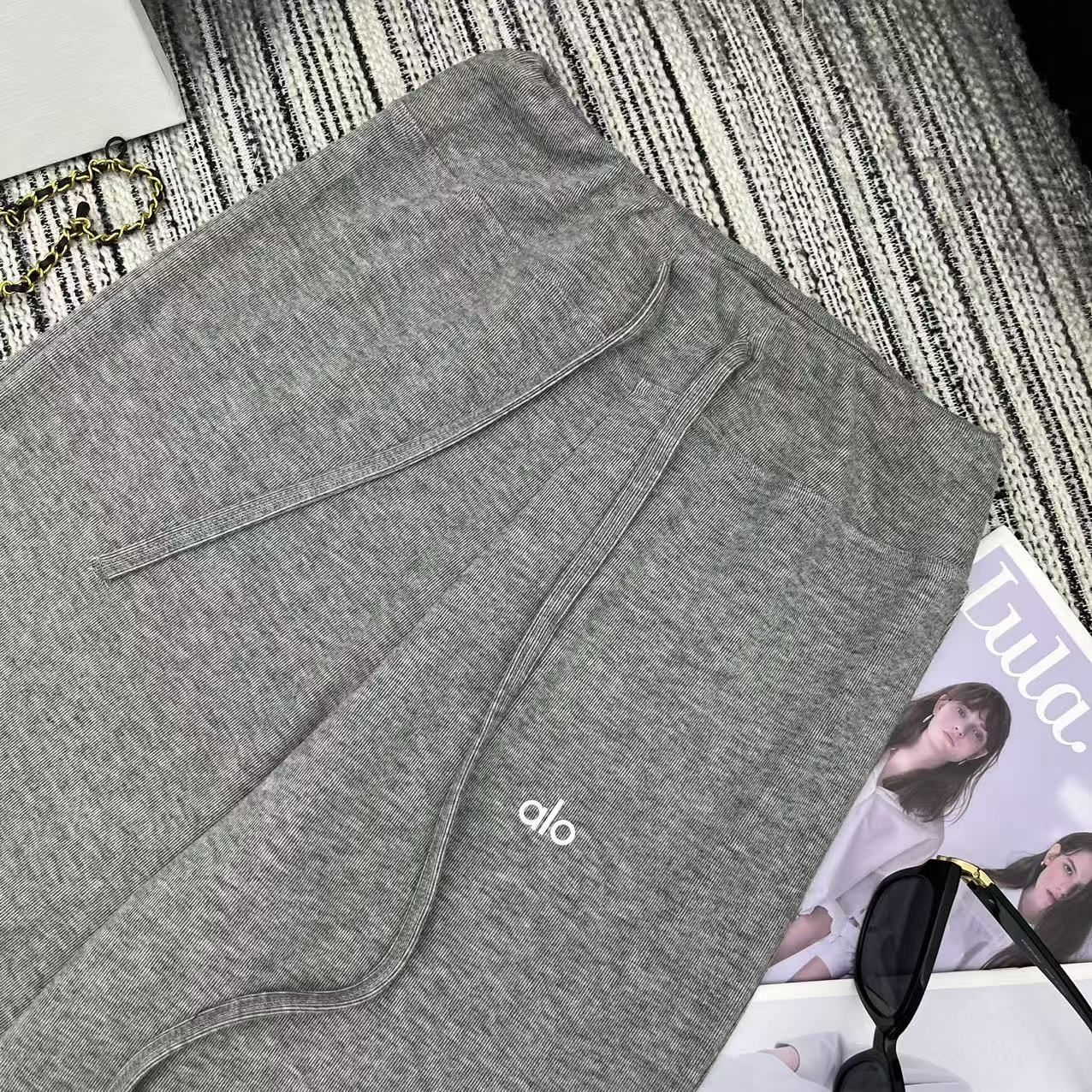 Alo Yoga スウェットパンツ ワイドパンツ 新品未使用 - メルカリ