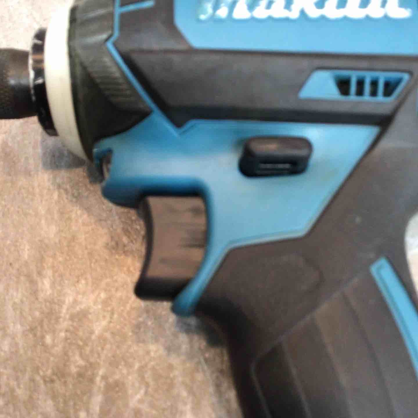 ☆マキタ(makita) コードレスインパクトドライバー TD149DZ【八潮店