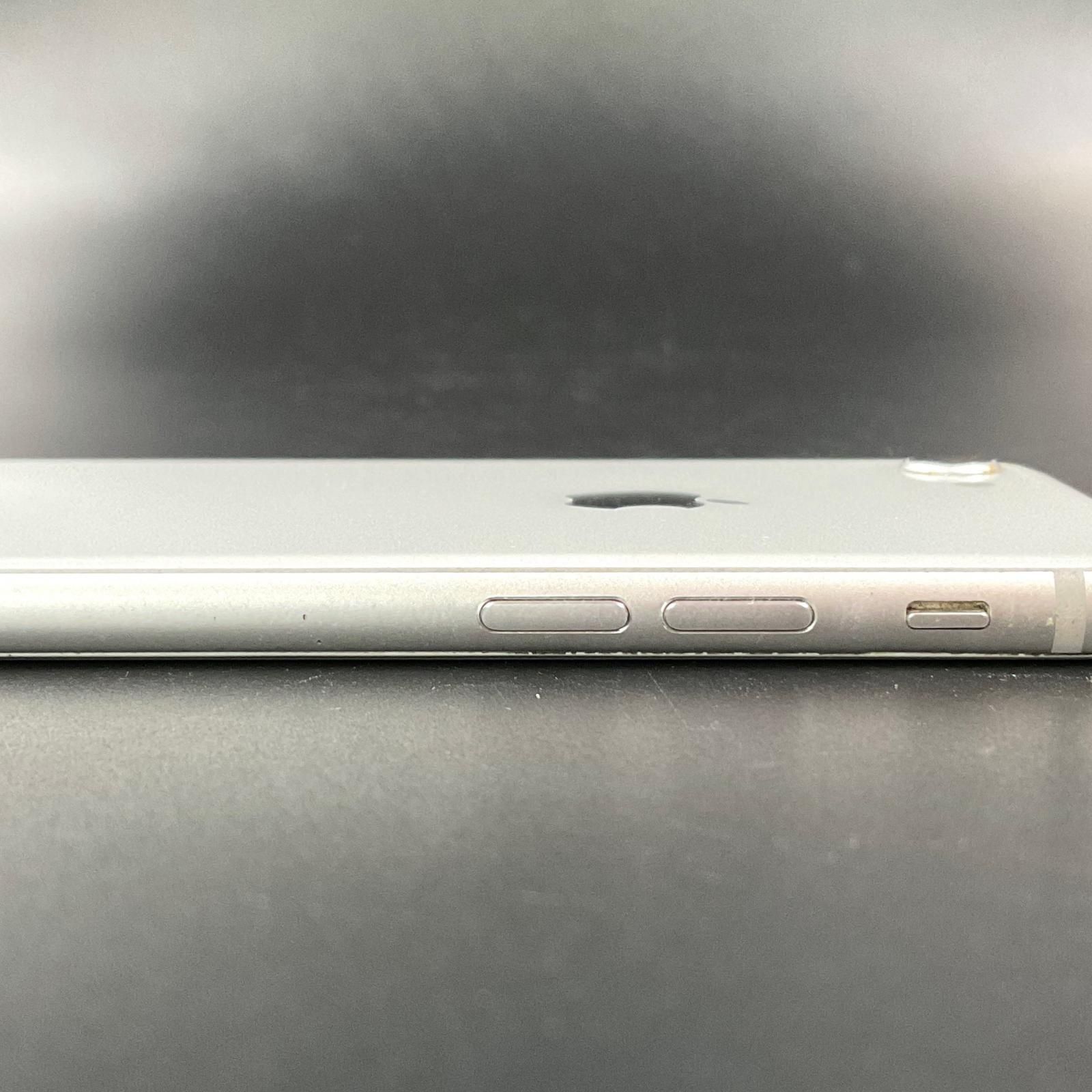 最速発送】Apple iPhone 8 64GB シルバー Softbank 白ロム 78%【難有