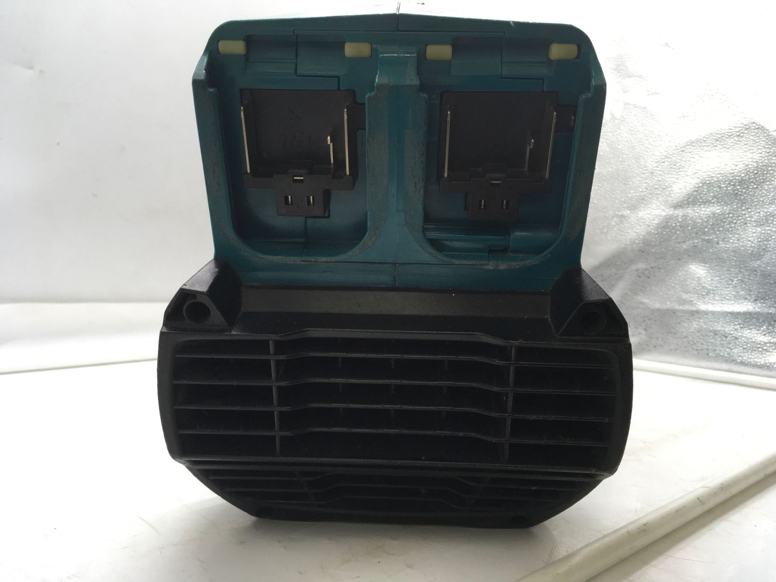 中古品】☆Makita/マキタ 充電式ブロワ 本体のみ/バッテリー・充電器 