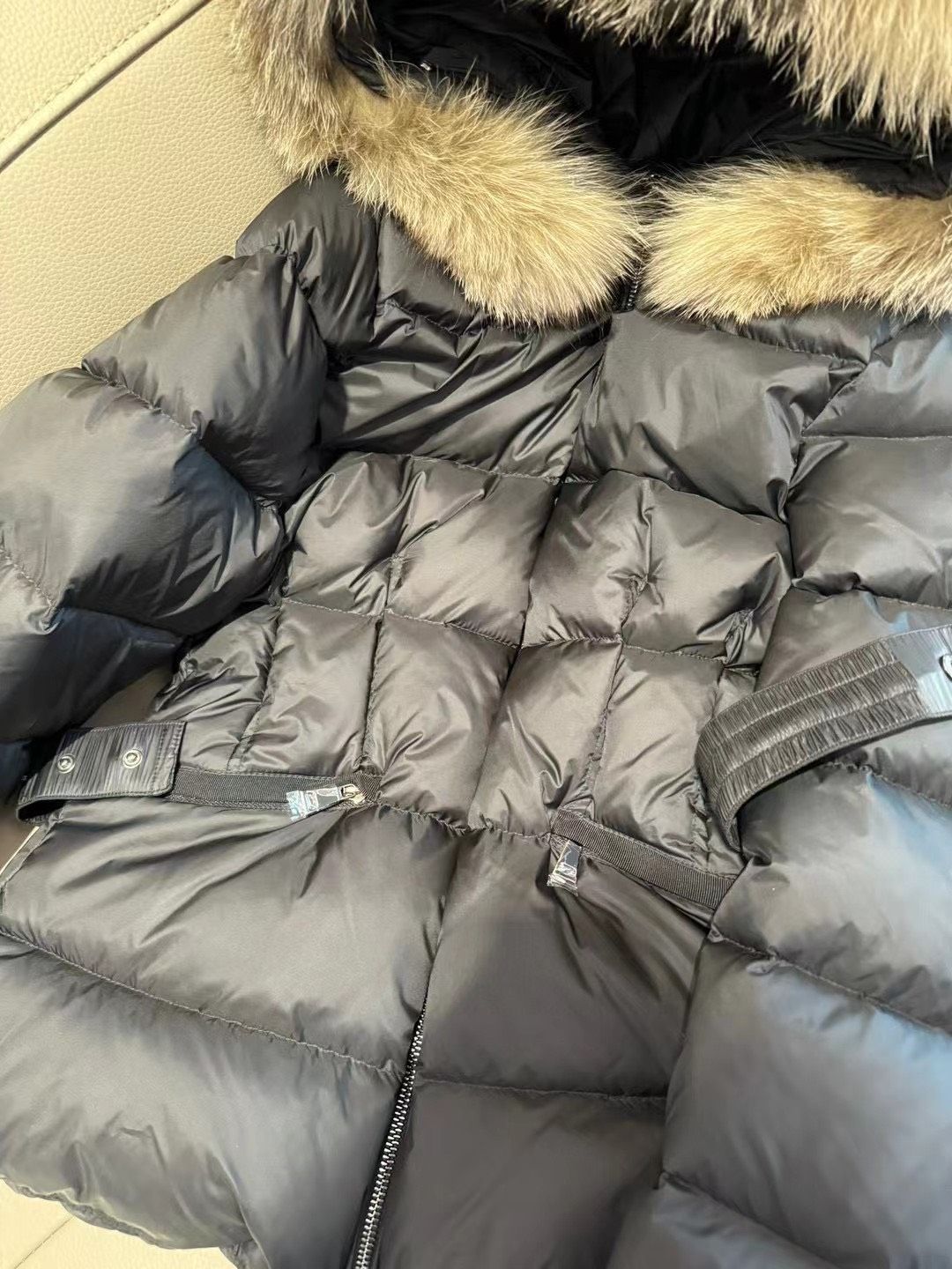 Moncler ブラック フード付きダウンジャケット モンクレール MONCLER モンクレール MONCLER ダウンジャケット