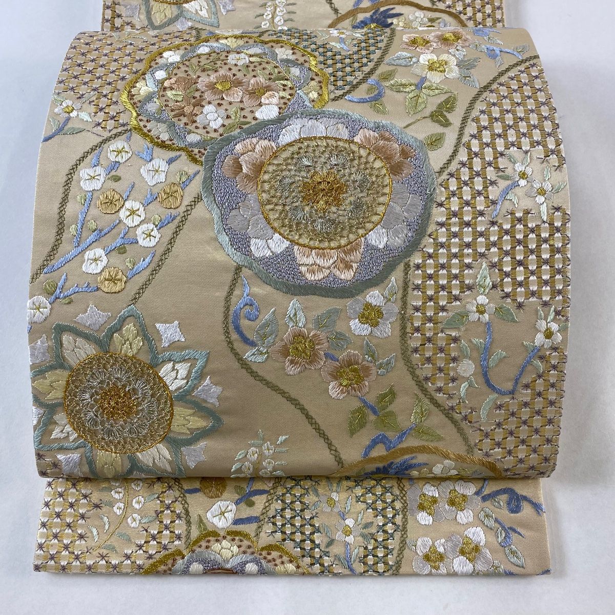【公式】アクセサリーの激安通販 逸品 美品 袋帯 華文 正絹 お太鼓柄 金色 刺繍 金銀糸 草花 着物・浴衣