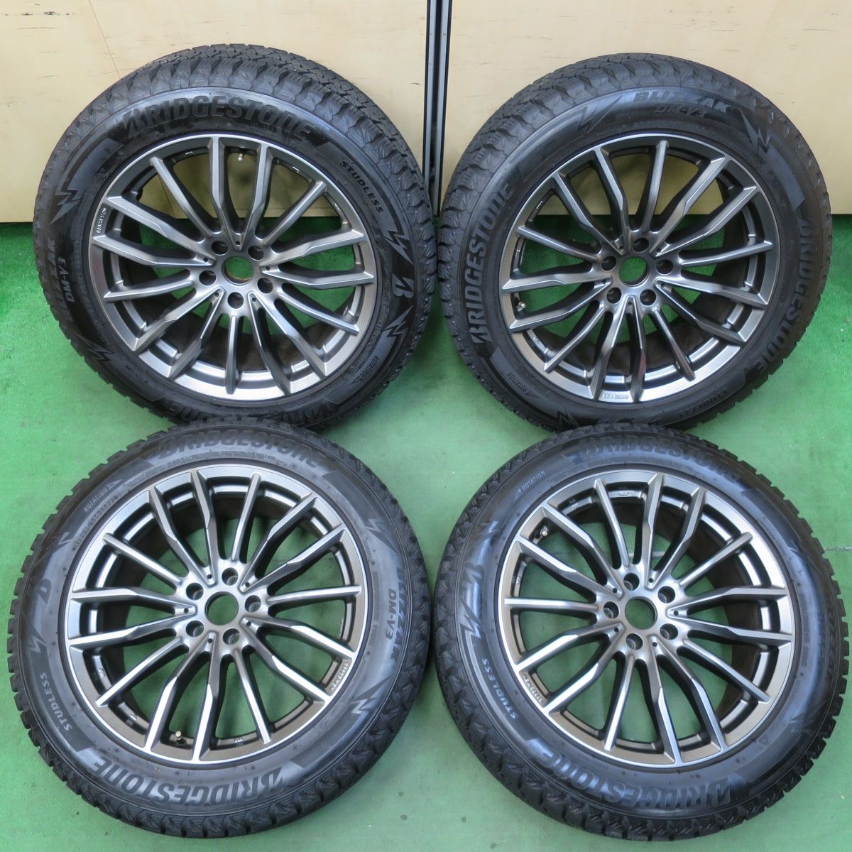[送料無料] バリ溝！22年！キレイ！9.5分BMW 等 MAK RAPP 265/50R19 スタッドレス ブリヂストン ブリザック DM-V3 19インチ ラップ PCD112/5H5012401イス