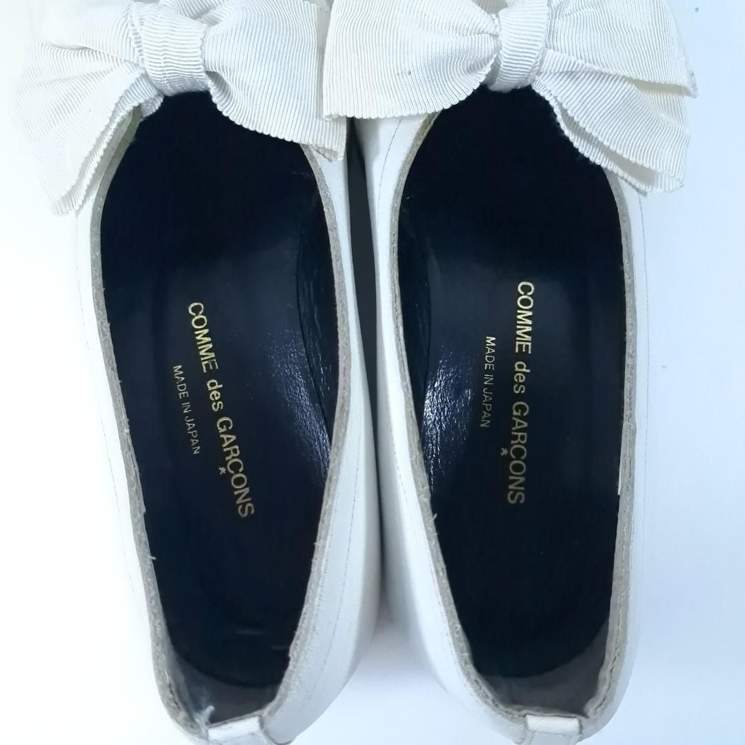 COMME des GARCONS フラットシューズ リボン 白 ラウンドトゥ COMME des GARCONS フラットシューズ リボン 白 ラウンドトゥ