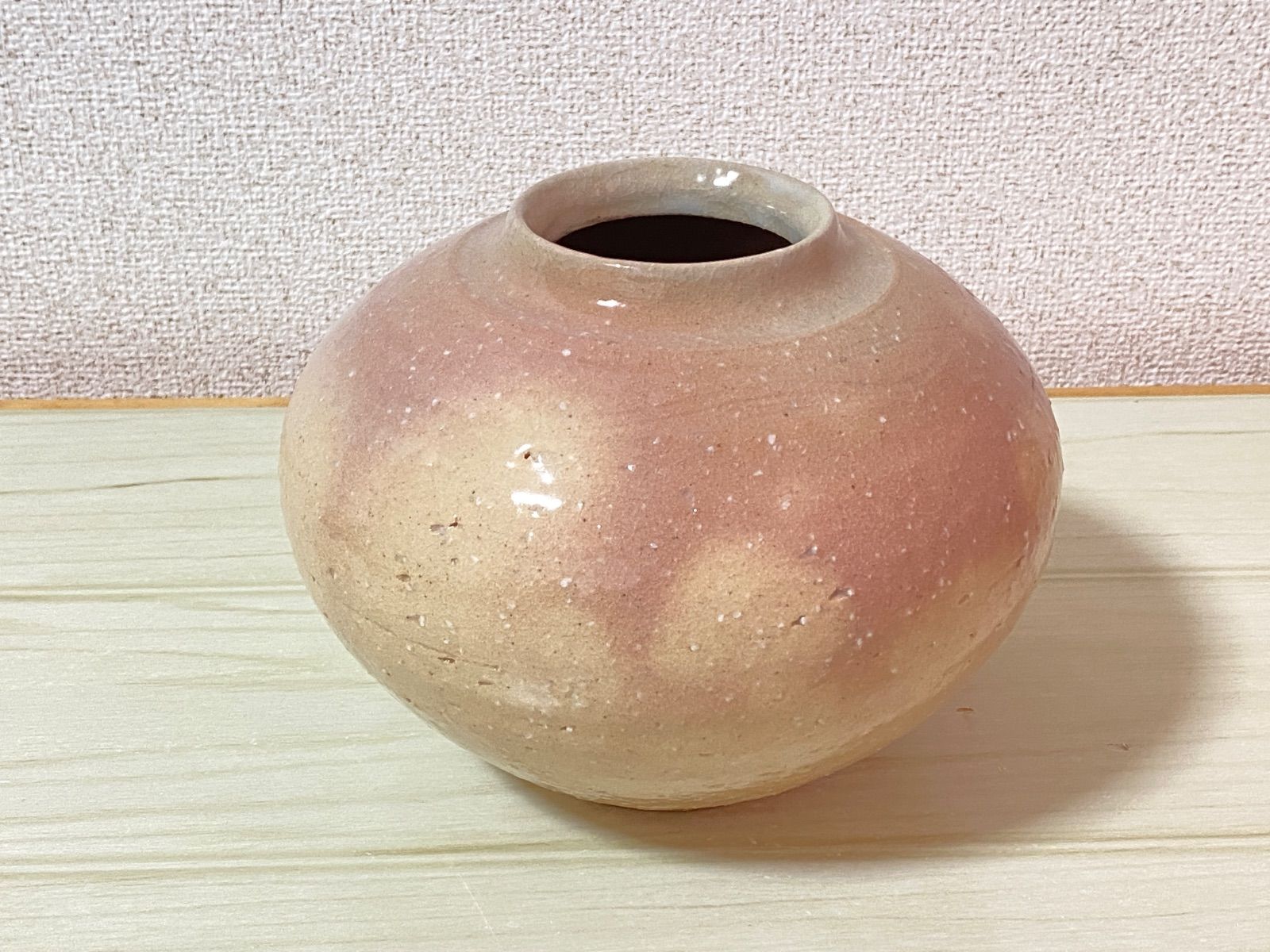 KB65】萩焼 陶器 花瓶 淡いピンク模様 直径17cm 高さ約12.5cm 重